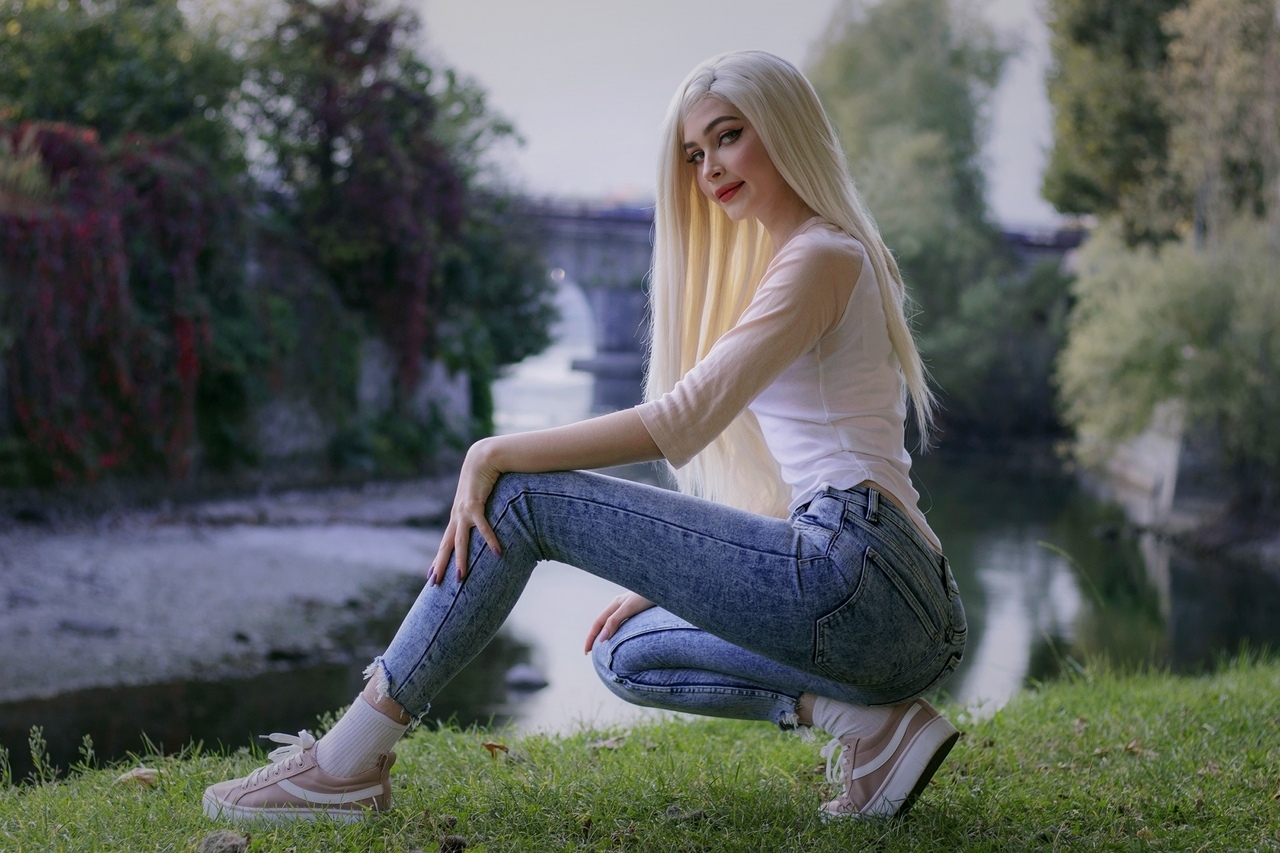 Model Women Long Hair Straight Hair Blonde Dyed Hair Women Outdoors Sneakers Jeans White Tops Lookin 1280x853