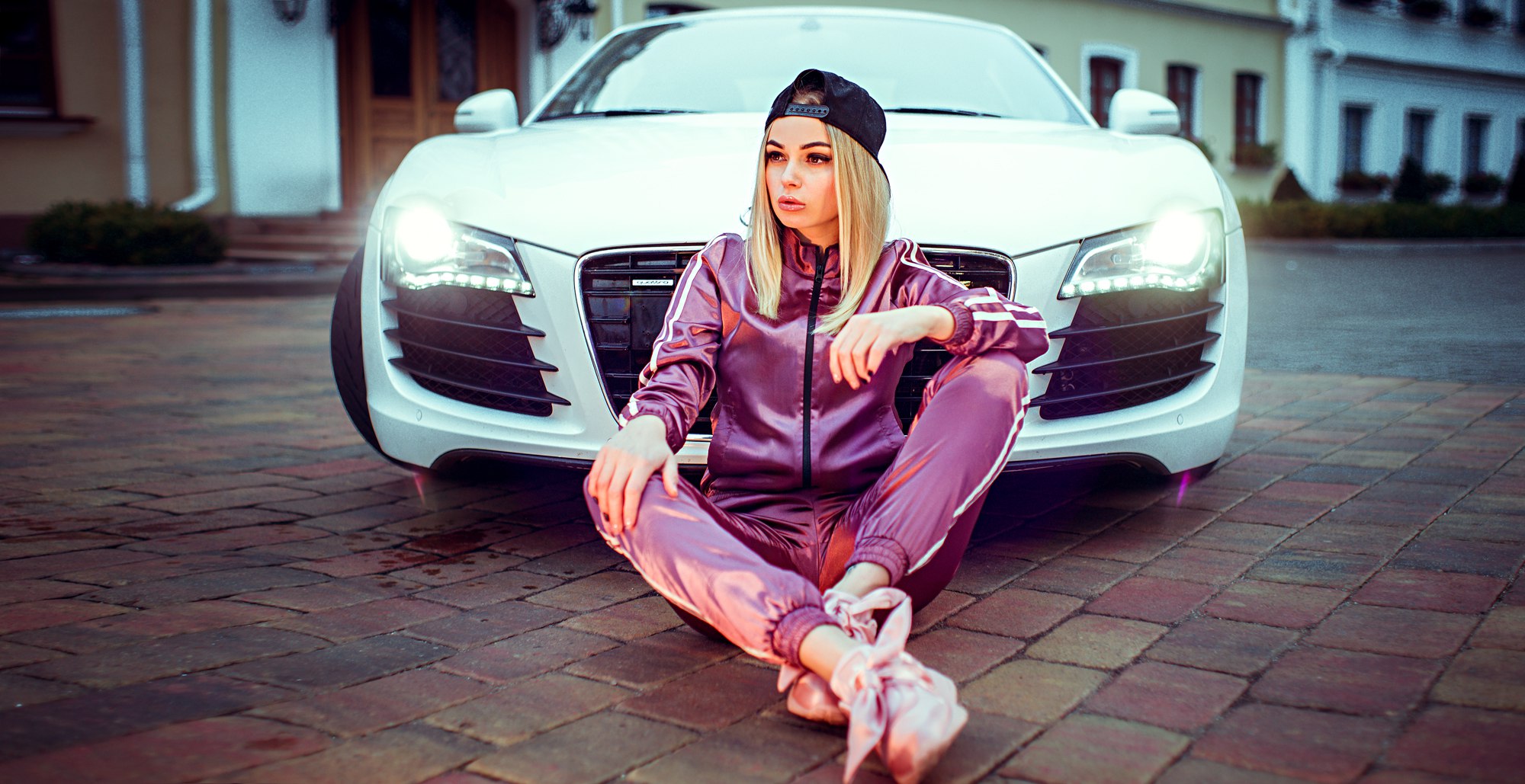 Women Model Blonde Sportswear Baseball Caps Women With Cars Looking Into The Distance Sitting On The 2000x1029