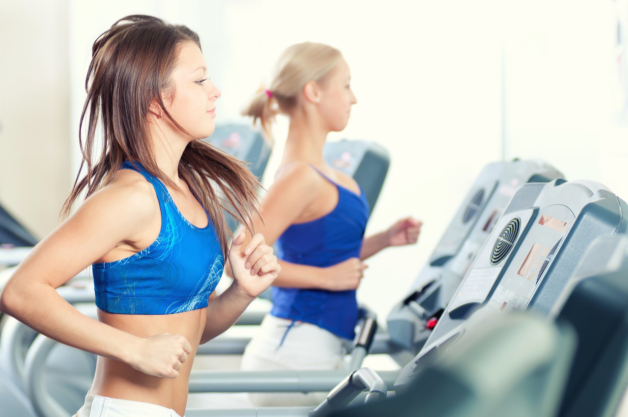 Women Treadmills Exercising Sport Running Working Out Brunette Blonde 2048x1360