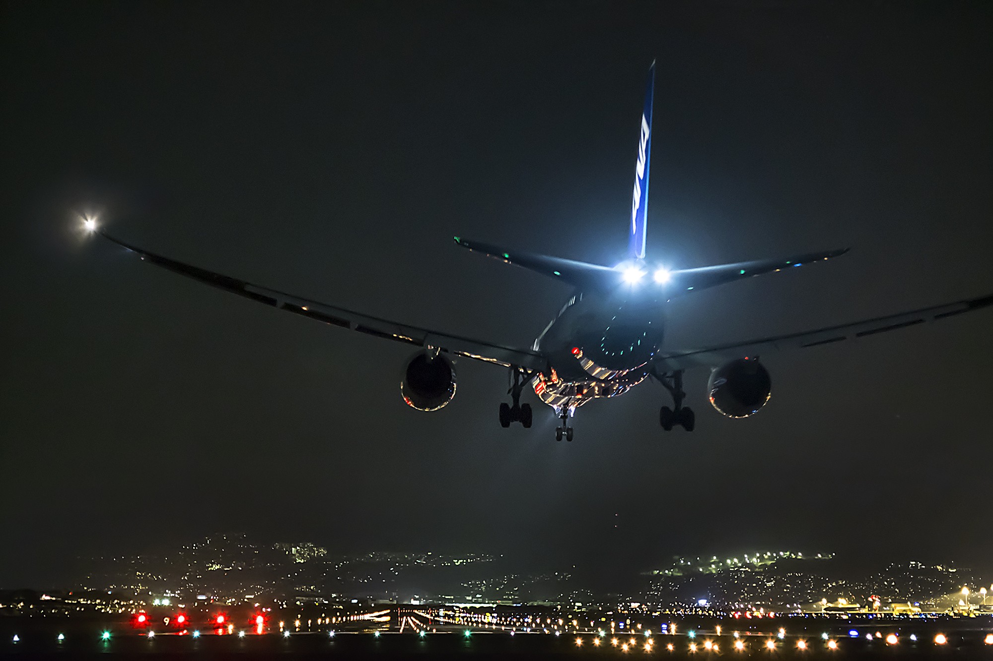 Boeing Airplane Aircraft Night Airport Runway Landing 2000x1333