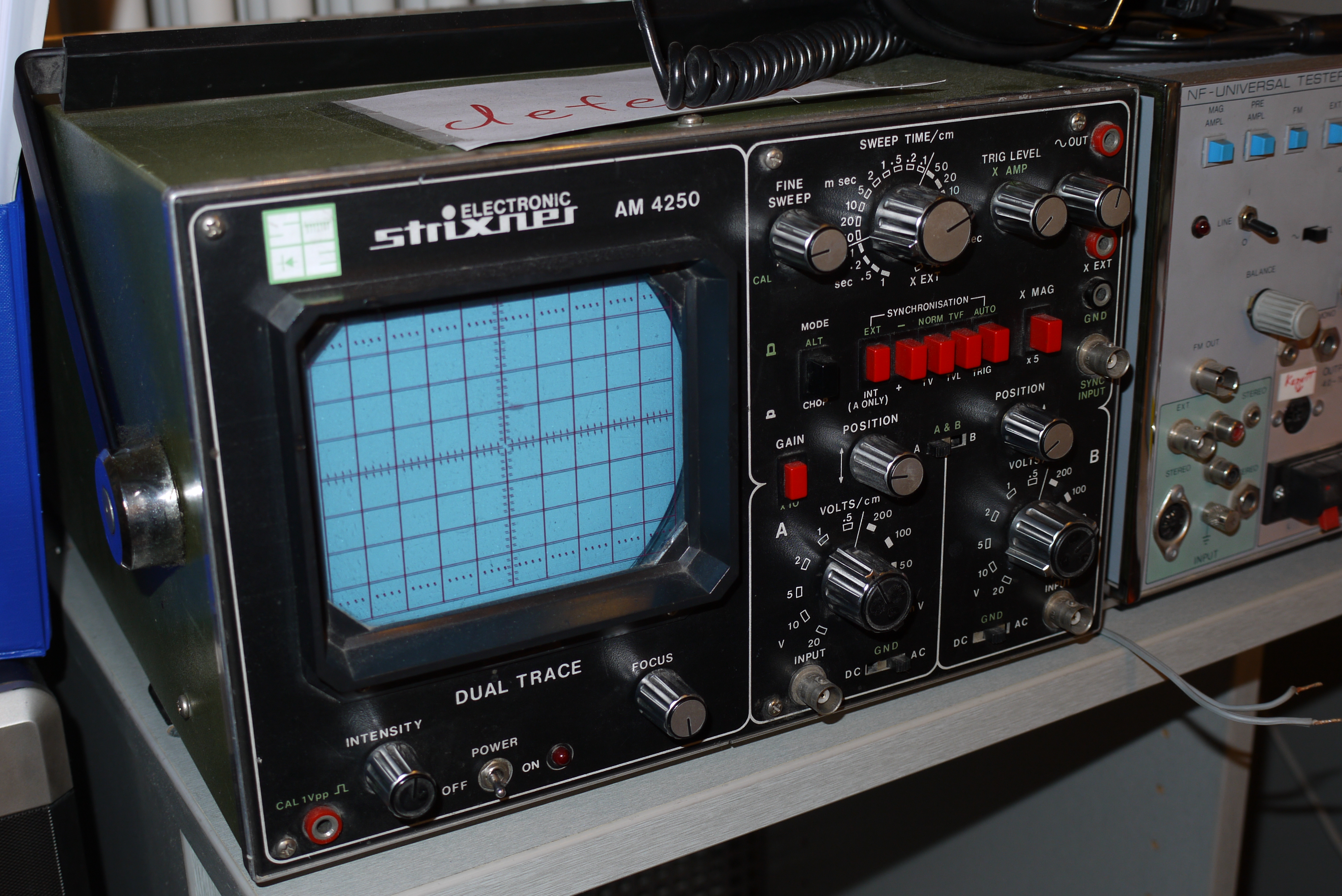 Technology Oscilloscope 4000x2672