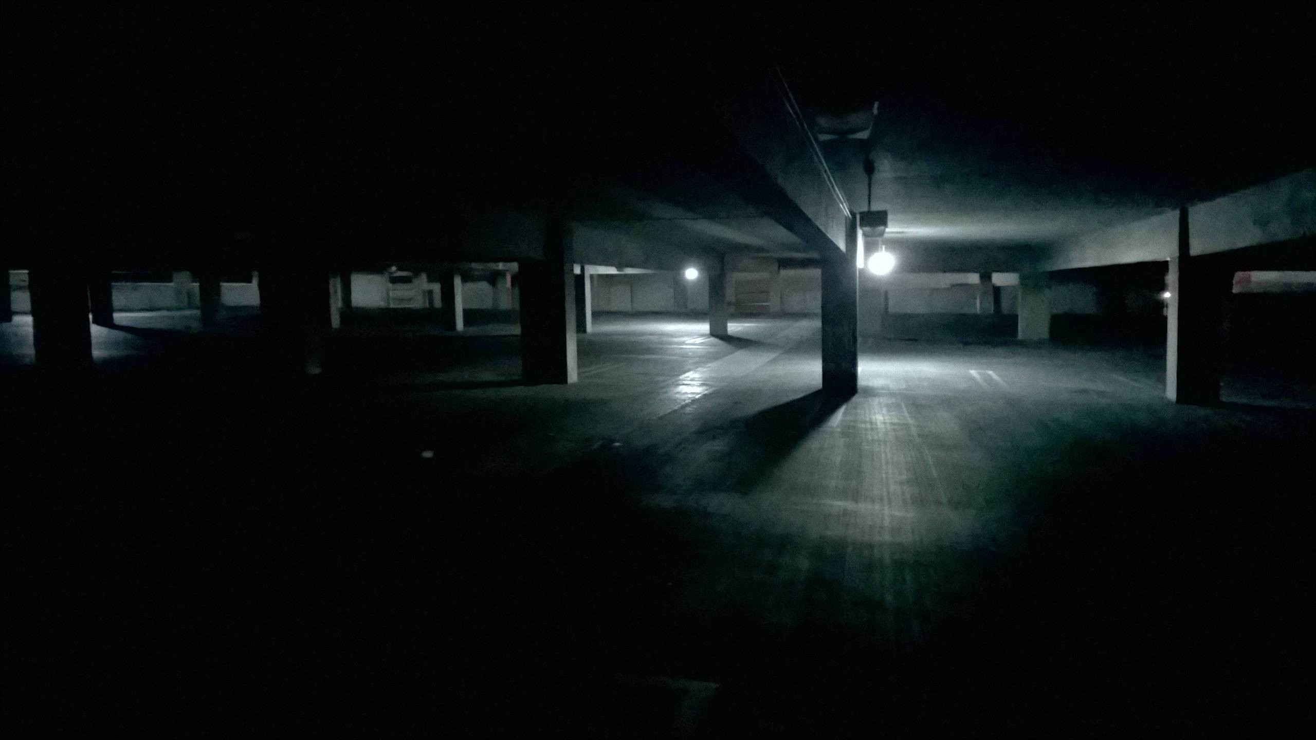Garages Dark Lights 2560x1440