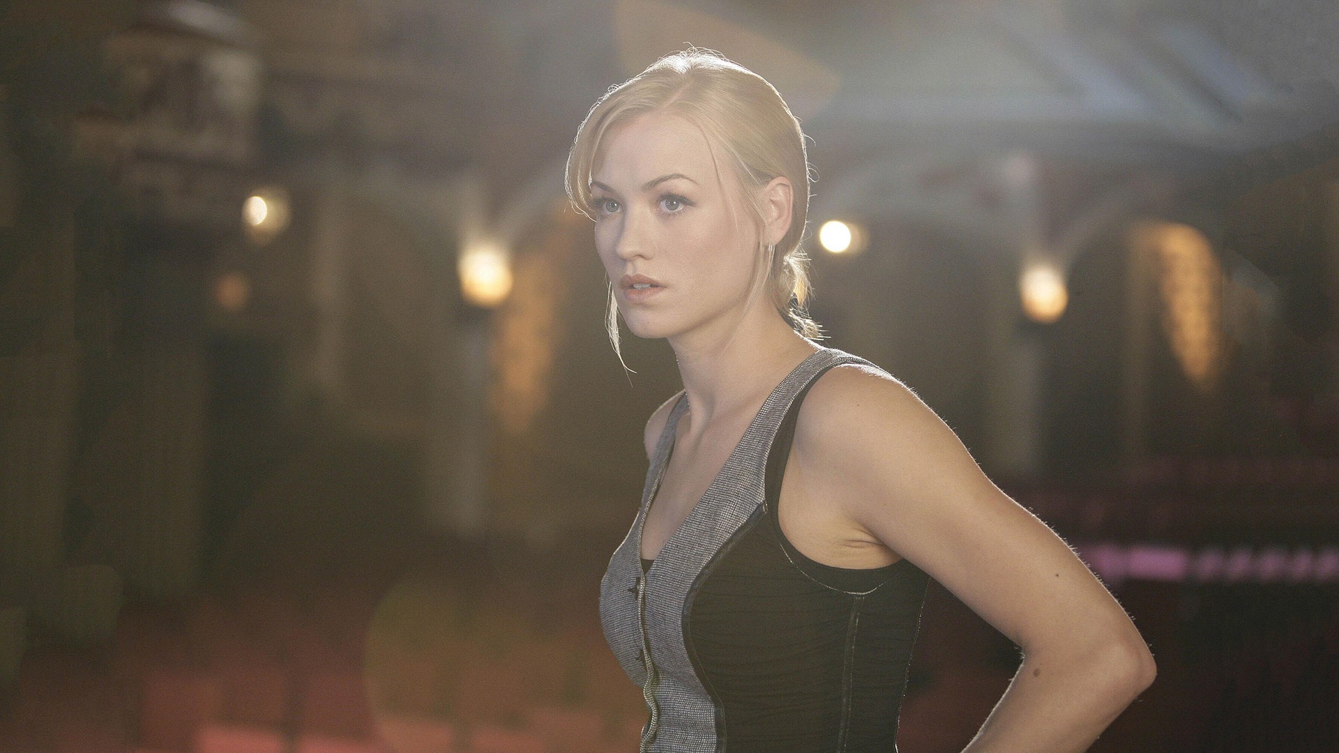Women Model Yvonne Strahovski Actress Blonde Looking Away Looking Into The Distance Chuck Tv Series  1920x1080