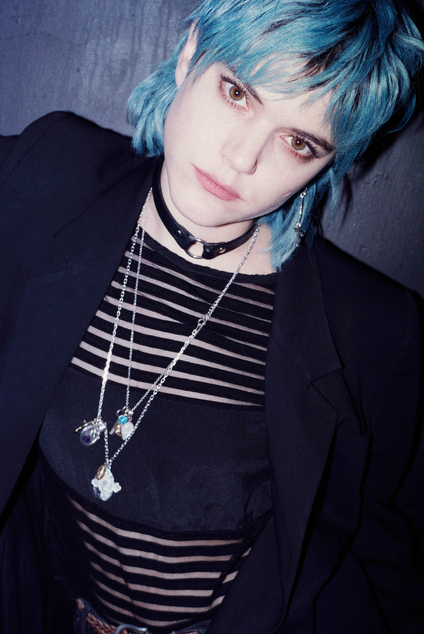 SoKo Singer Women Neon Hair 1370x2048