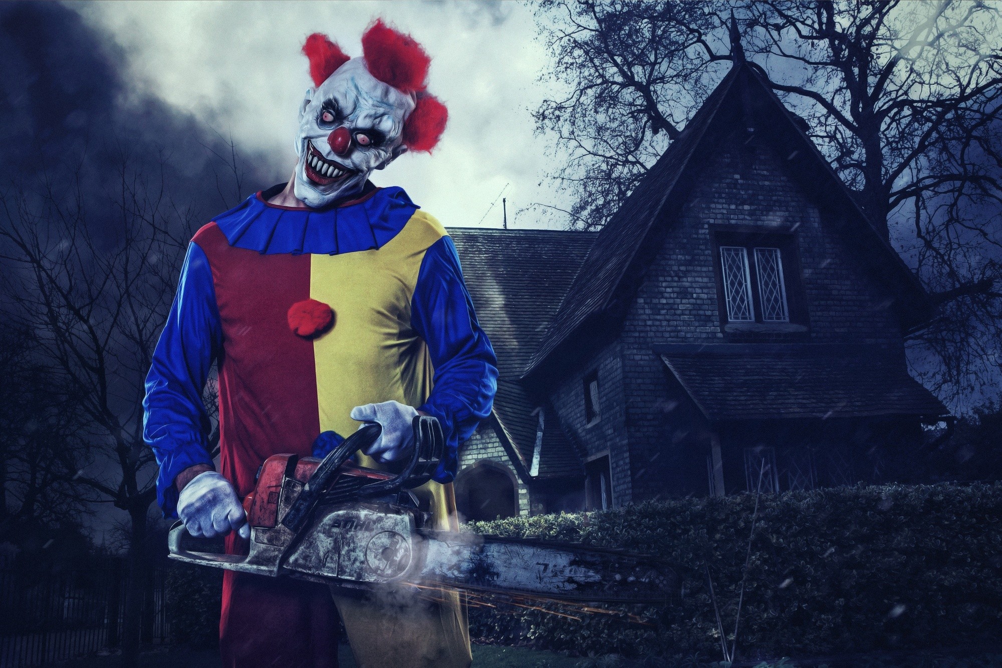 Clowns Chainsaws House 2000x1334