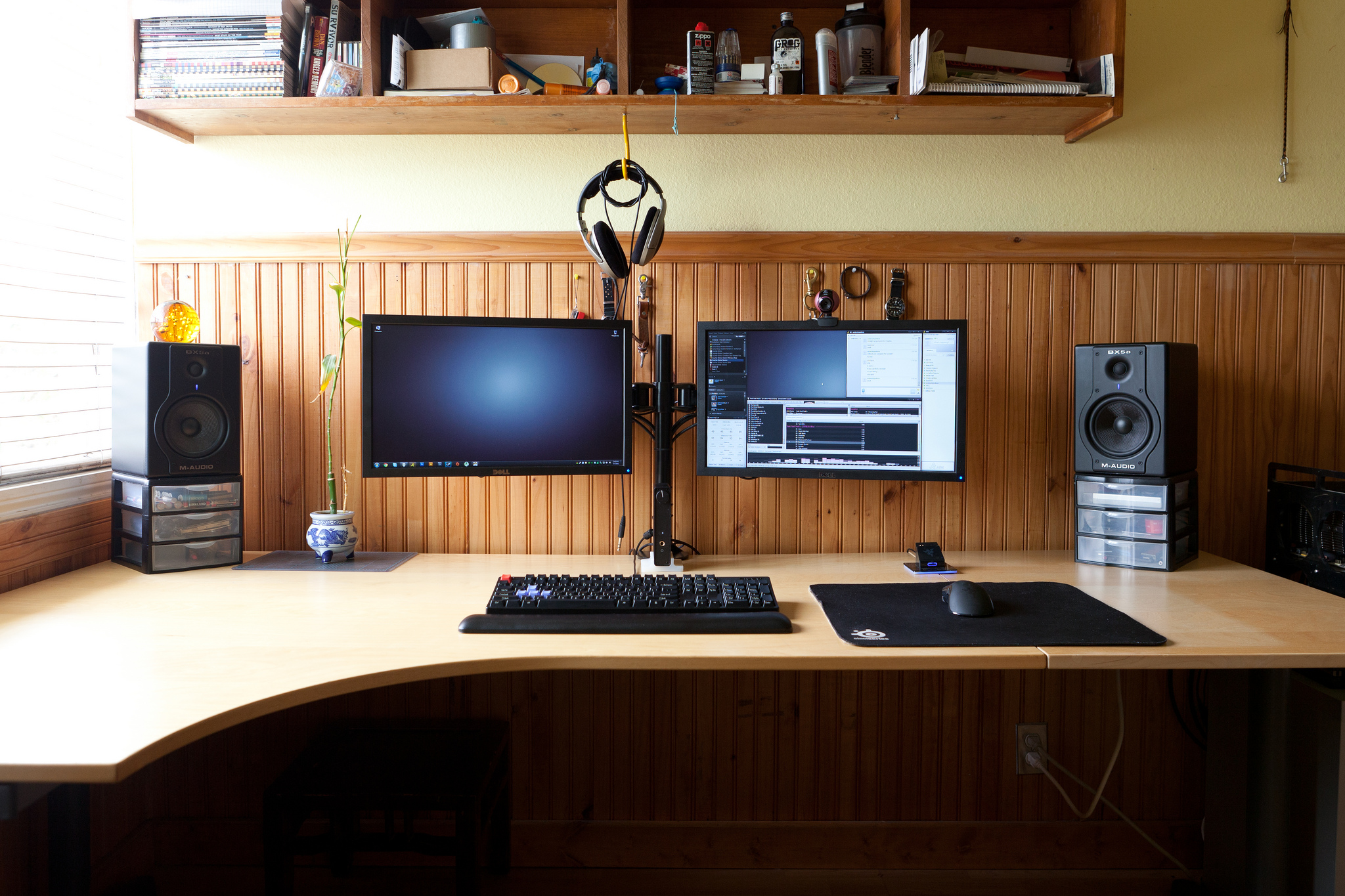 Workspace Computer Keyboards Headphones Monitor 2048x1365