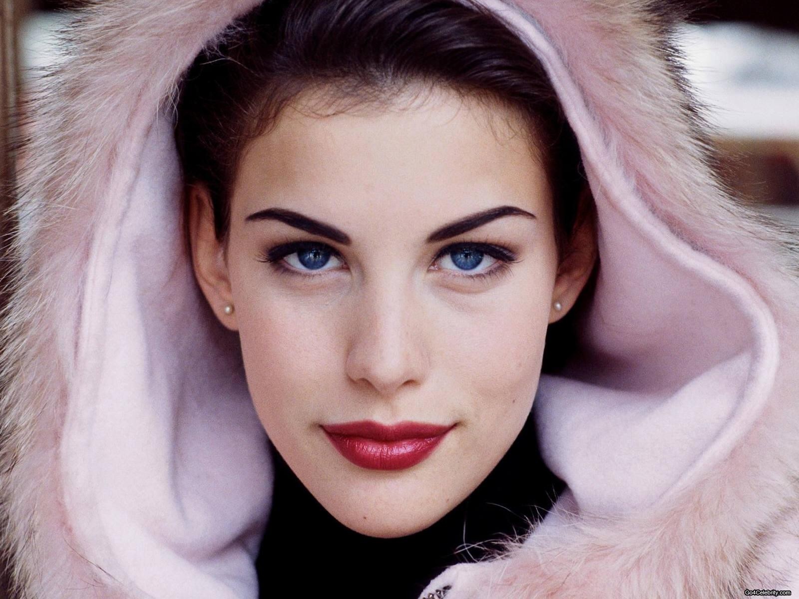 Liv Tyler Women Blue Eyes Brunette Face Portrait Red Lipstick Actress Celebrity Hoods Fur 1600x1200