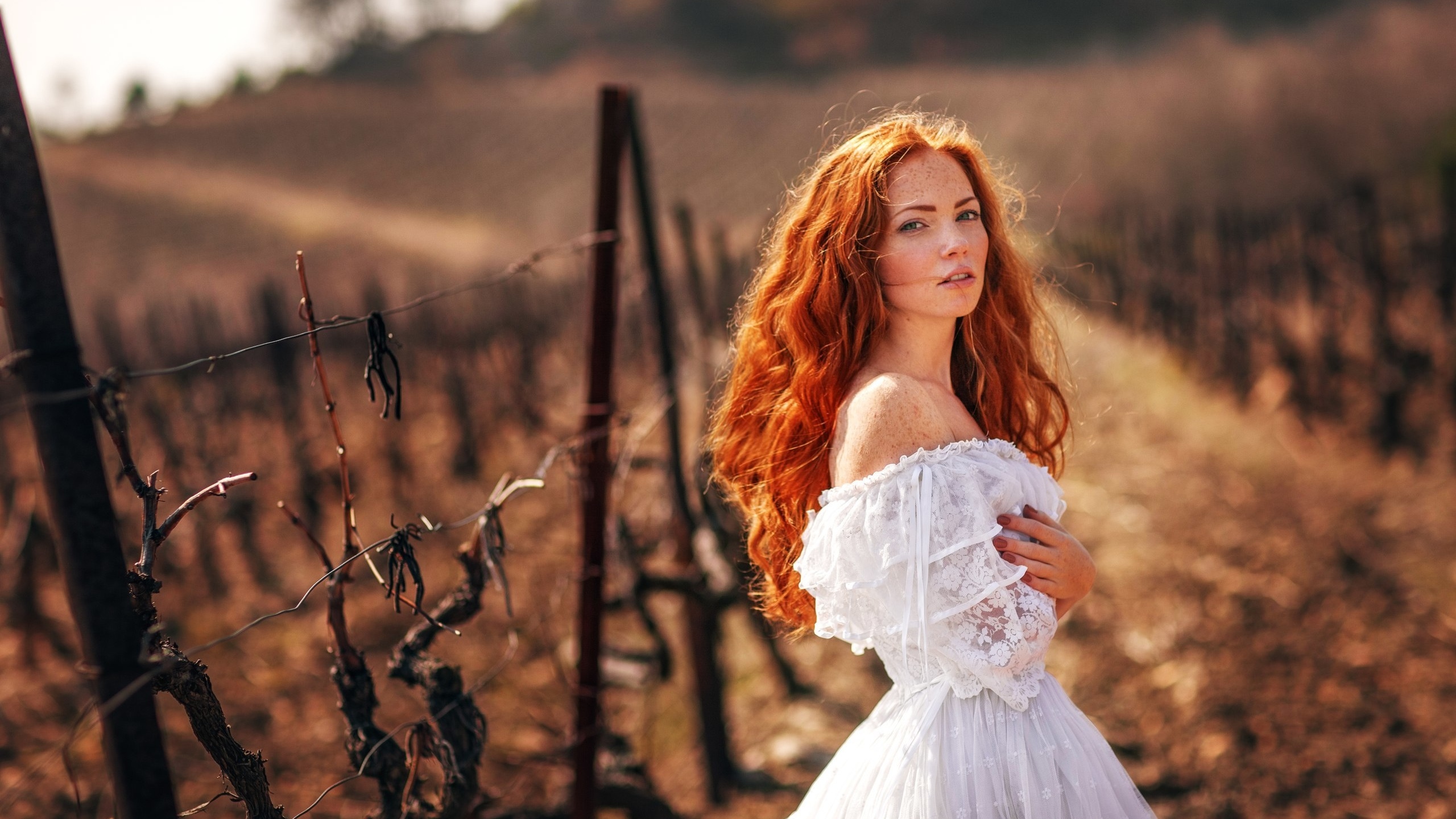 Model Women Redhead White Dress Oksana Butovskaya Fall Vineyard Freckles Eyebrows 2560x1440