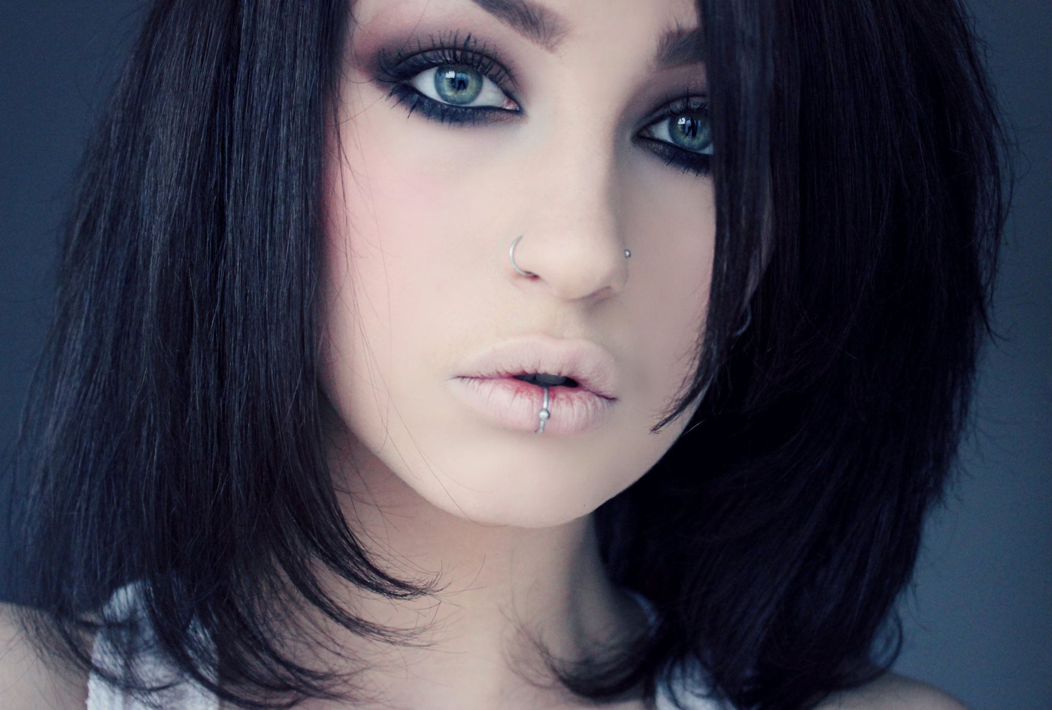 Niky Von Macabre Face Women Portrait Model Nose Rings Pierced Lip Lolina Green BloodViktoria 2048x1383