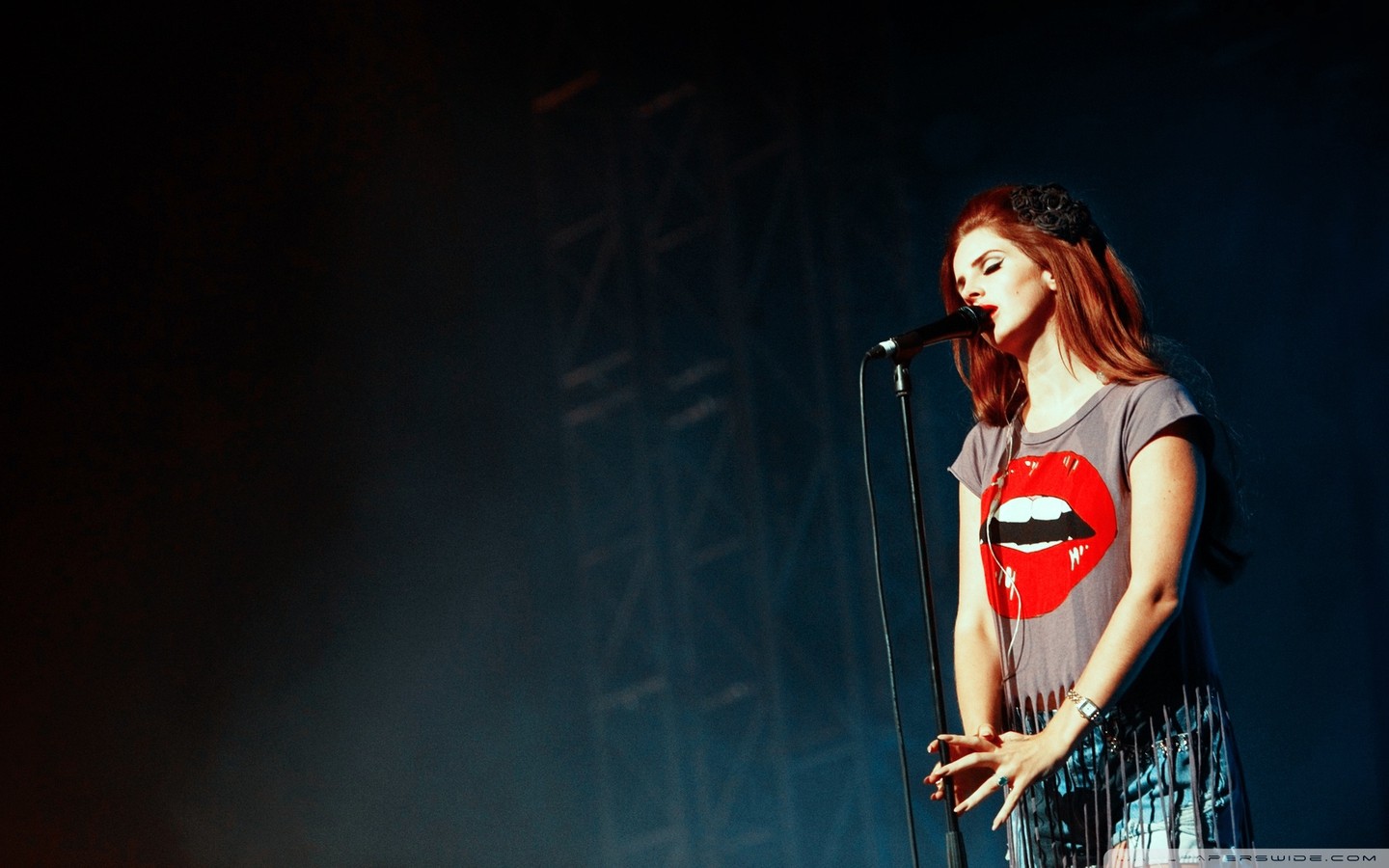 Lana Del Rey Singer Women Redhead Stage Shots Flower In Hair T Shirt 1440x900