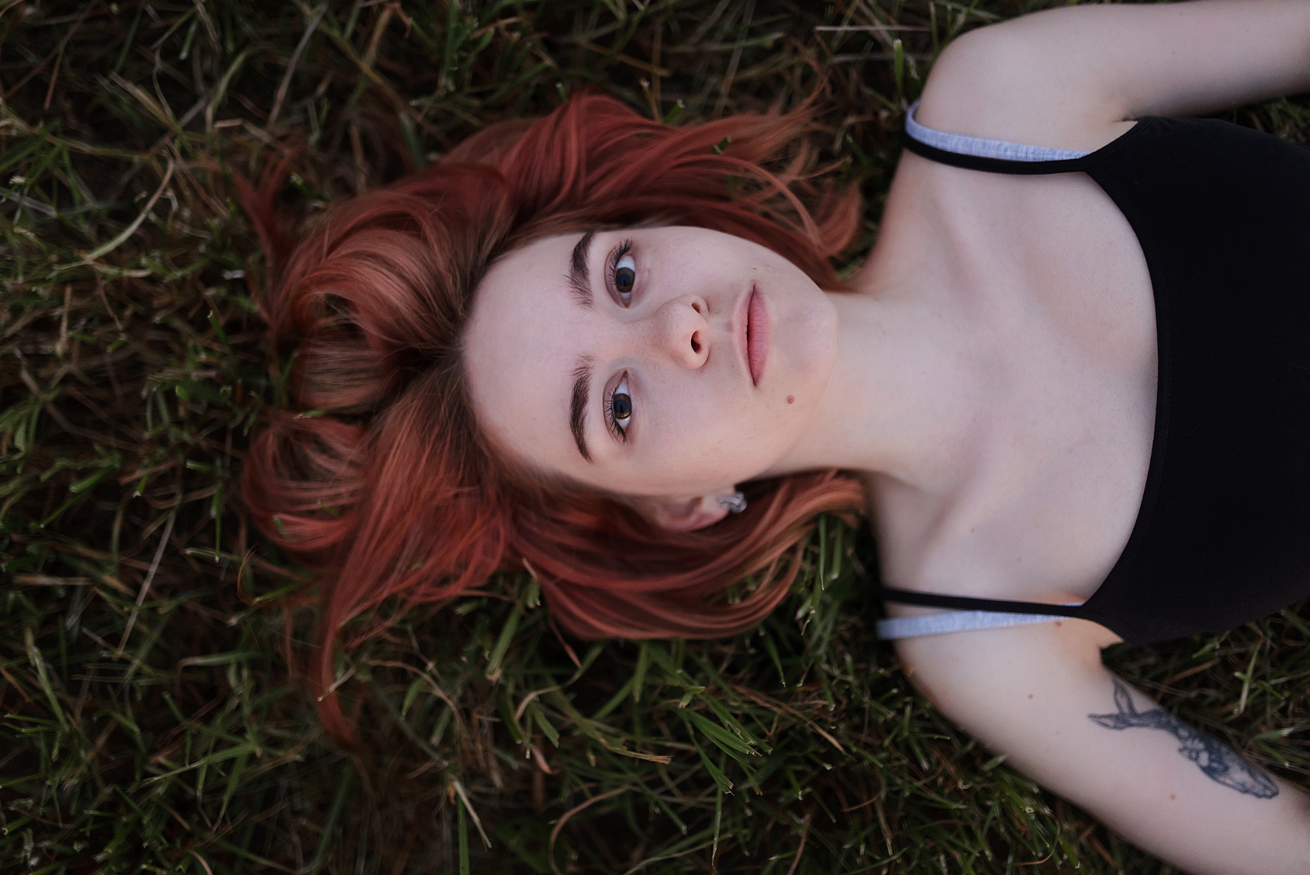 Women Model Dyed Hair Portrait Outdoors Grass Top View Looking At Viewer Bokeh Tattoo Face Women Out 2560x1709