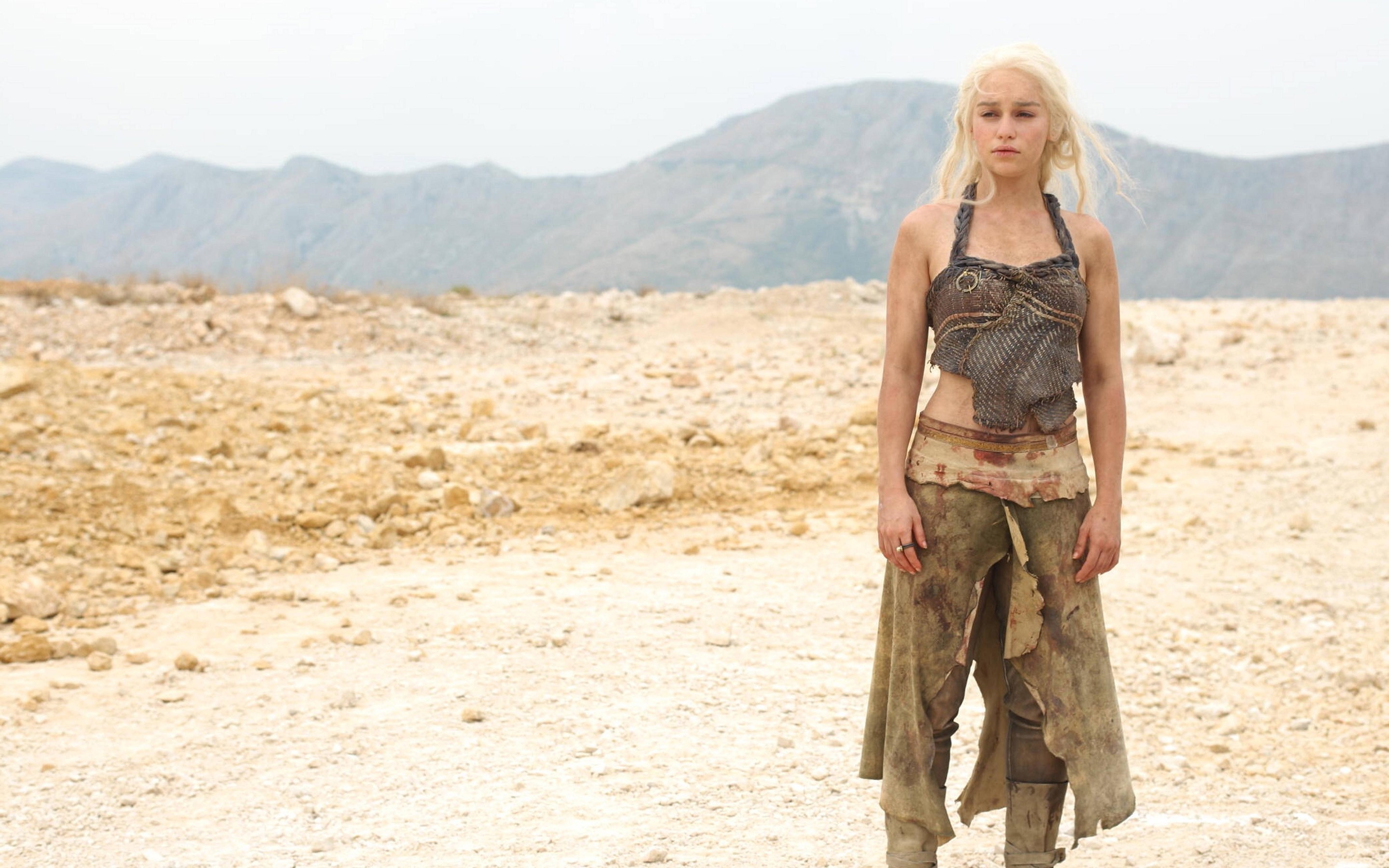 Emilia Clarke Daenerys Targaryen Game Of Thrones HBO Desert Blonde Women Wigs 2880x1800