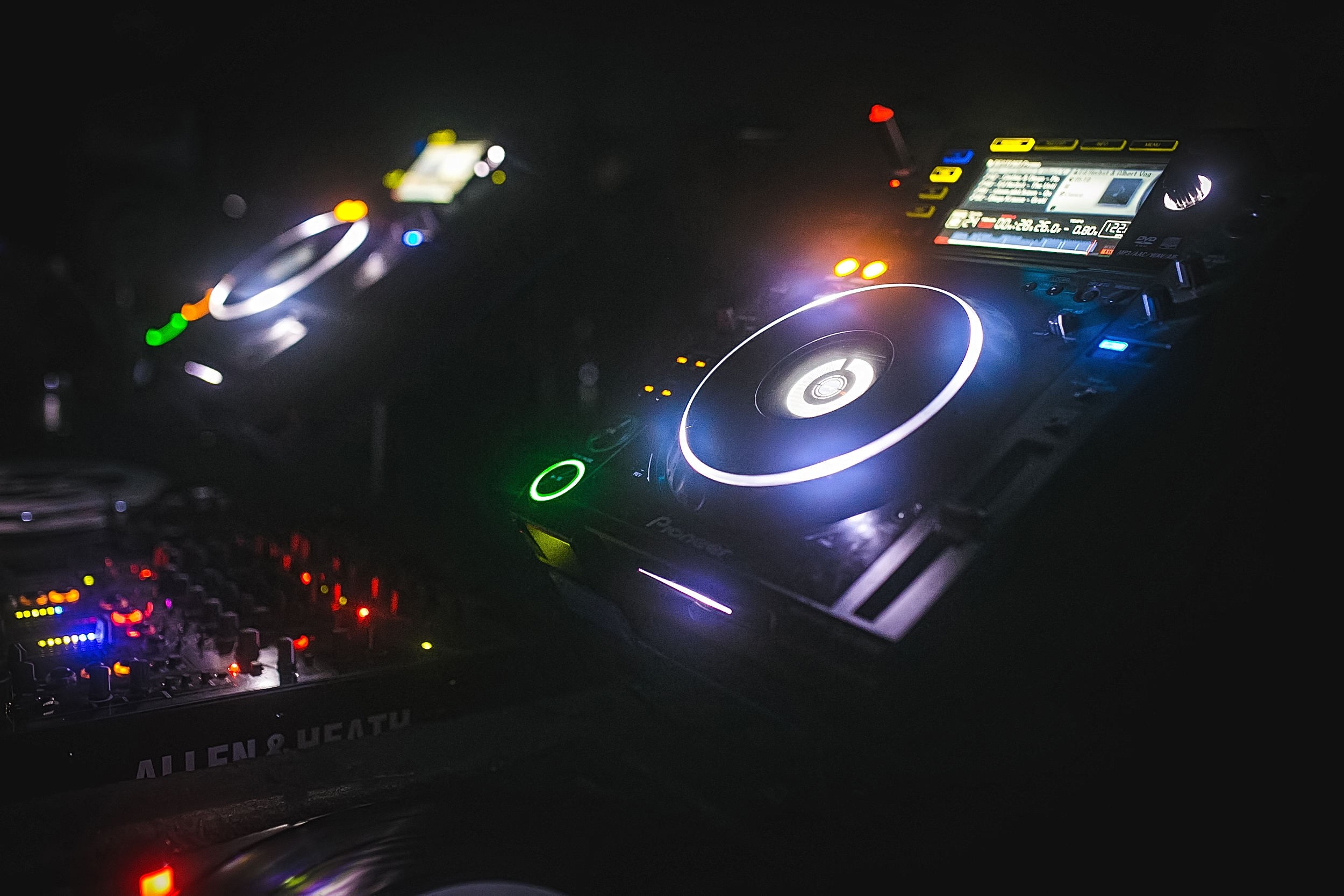 Turntables Mixing Consoles Dark Technology 2500x1667
