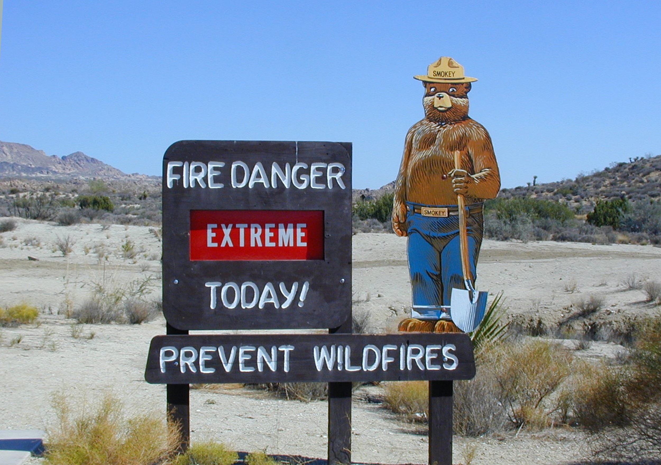 Sign Warning Fire Danger USA Bear 2500x1758