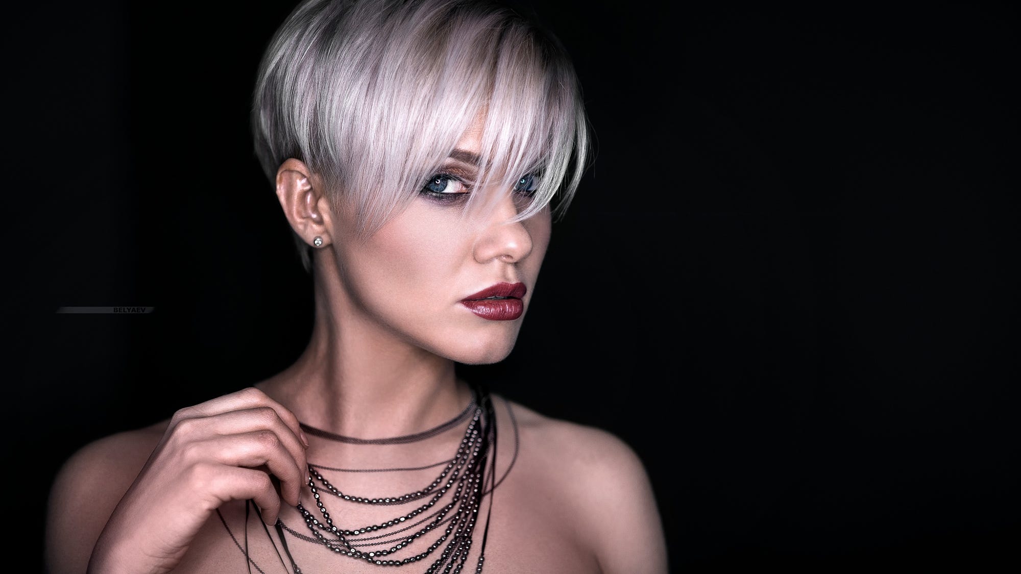 Dmitry Belyaev Women Silver Hair Short Hair Eyeshadow Jewelry Earring 2000x1125