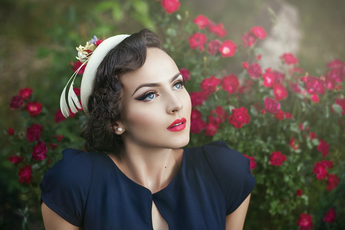 Model Women Women Outdoors Brunette Face Blue Eyes Funny Hats 1200x800