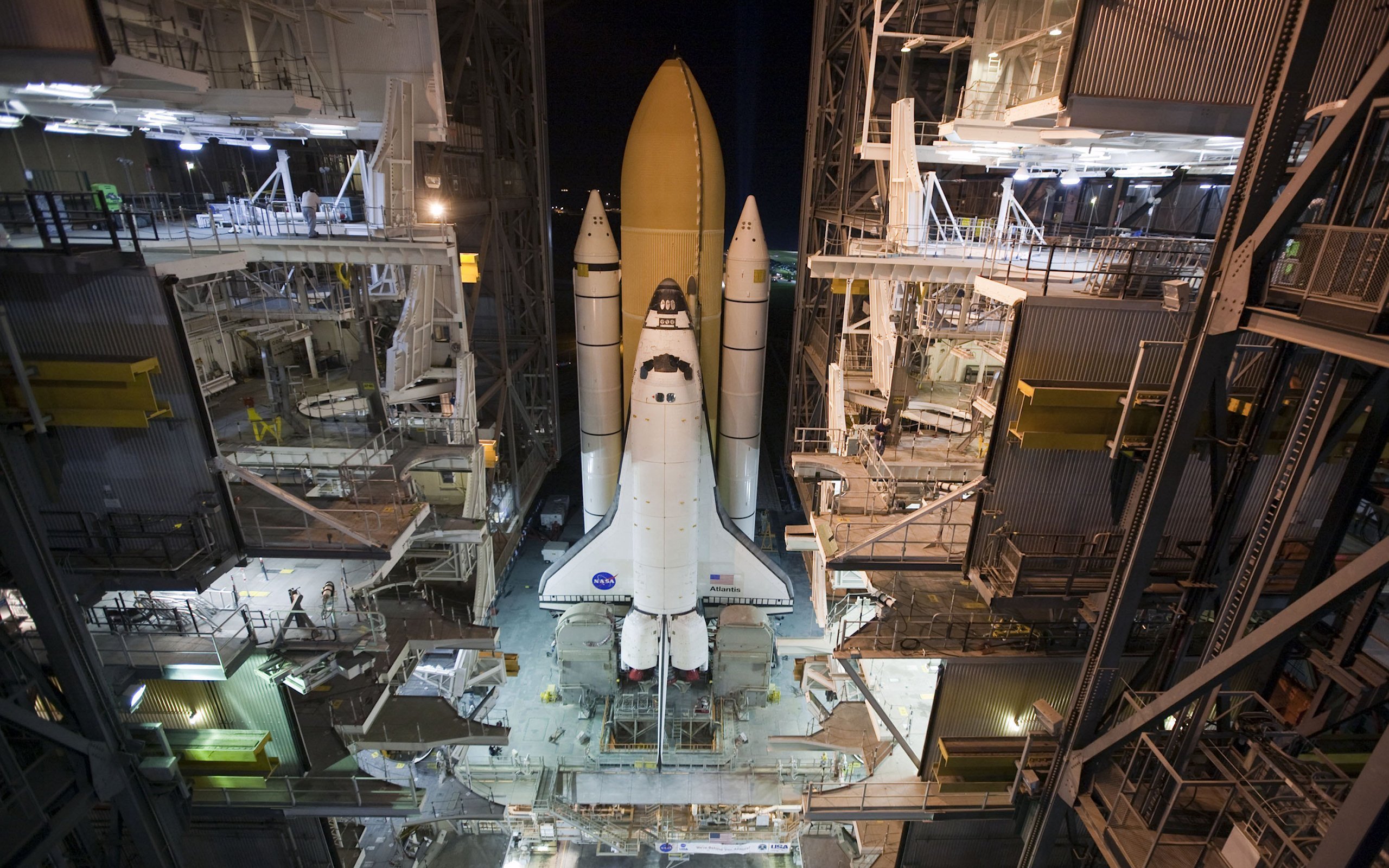 Space Shuttle Atlantis 2560x1600