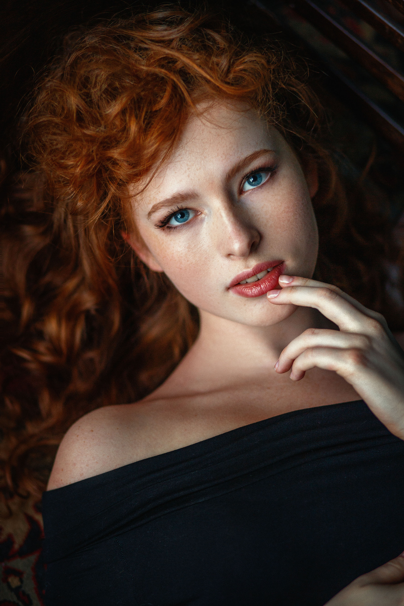 Nastasya Parshina Women Redhead Long Hair Curly Hair Freckles Blue Eyes Looking At Viewer Hand On Fa 1365x2048
