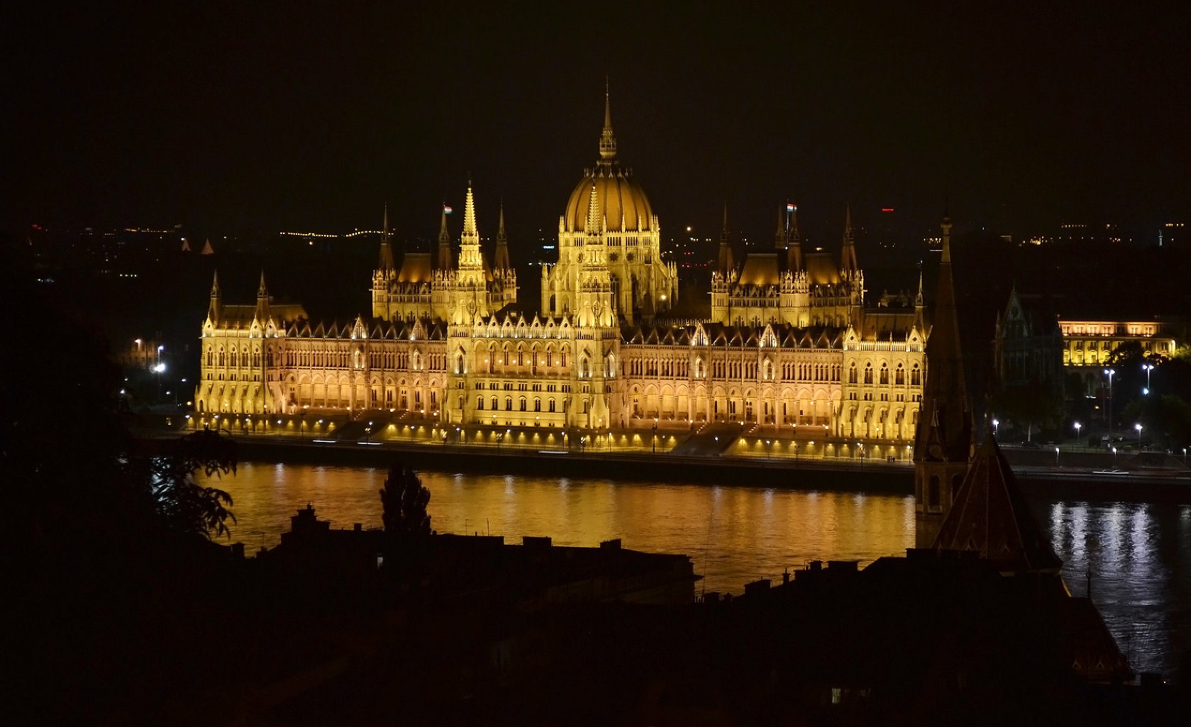 Man Made Hungarian Parliament Building 1679x1025
