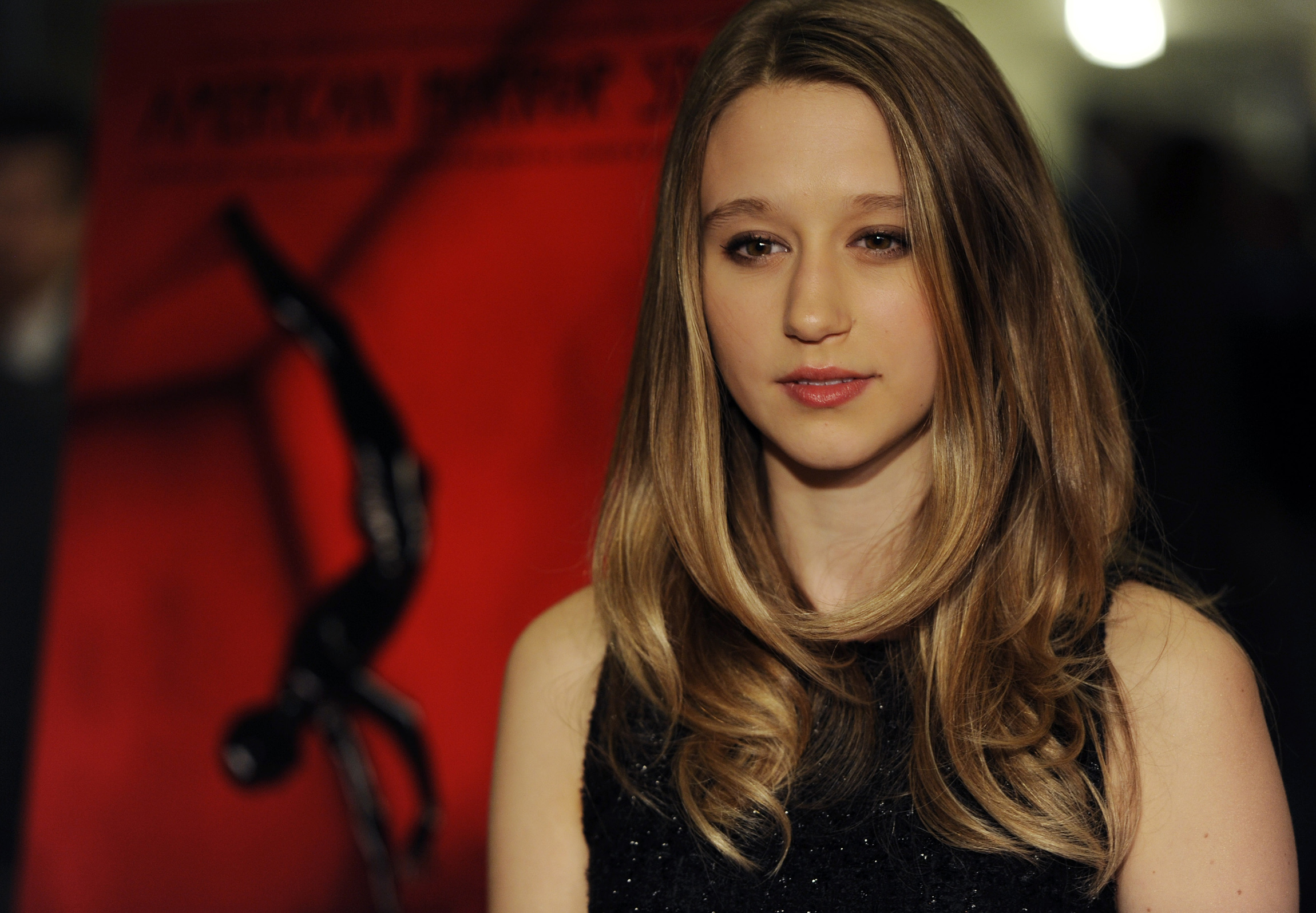 Taissa Farmiga Women Actress Brunette Long Hair Film Stills Women Indoors 2300x1595