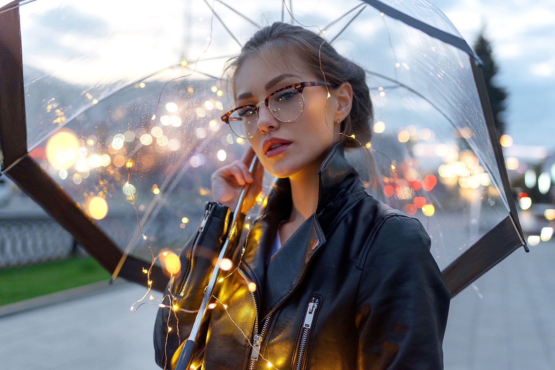 Women Model Umbrella Women Outdoors Urban Women With Glasses LEDs Face Makeup Portrait Women With Um 1920x1280