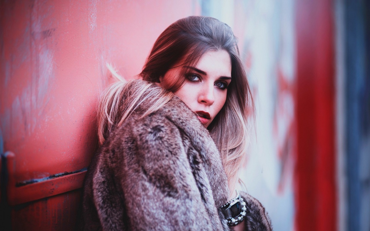 Model Women Makeup Face Alessia Izzo Fur Coats Fur Young Woman Classy Coats 1280x800