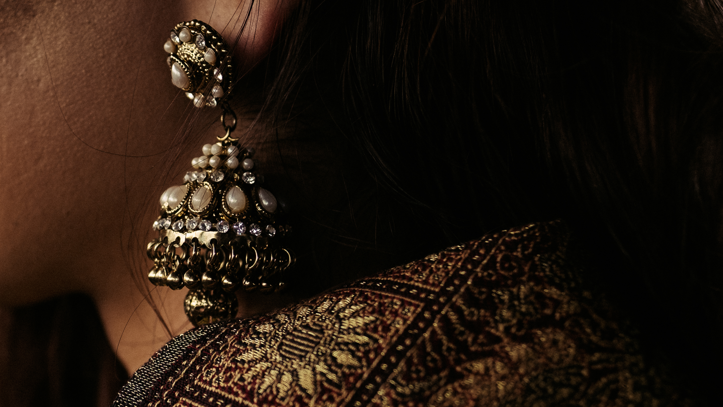 Jewelry Brown Indian Women 2945x1657
