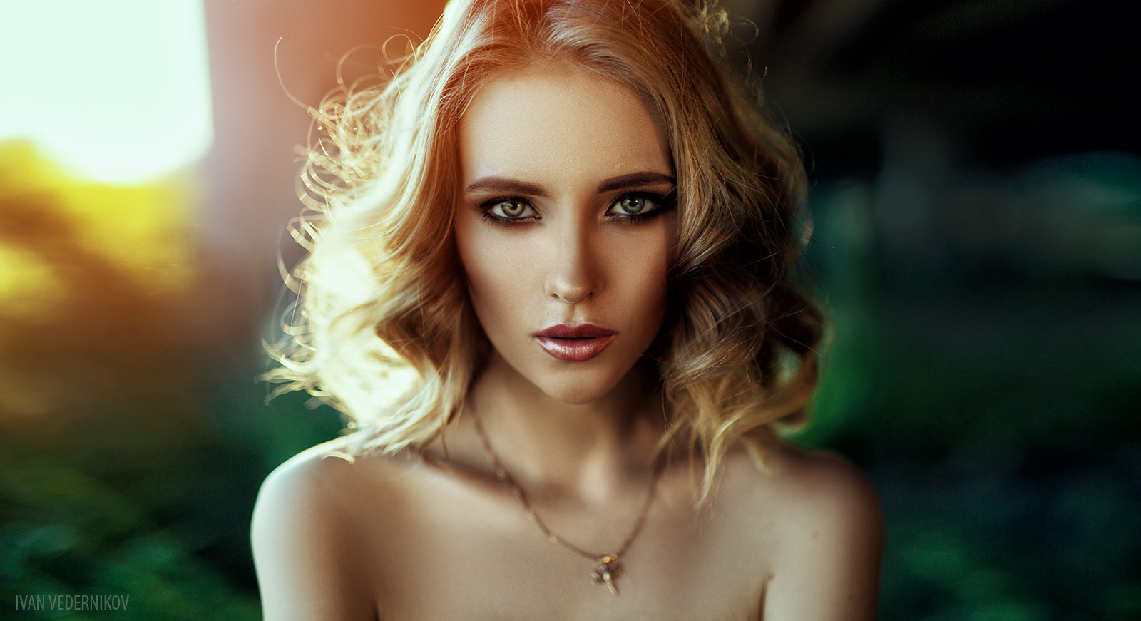 Ivan Vedernikov Women Blonde Shoulder Length Hair Wavy Hair Green Eyes Looking At Viewer Make Up Eye 1600x871