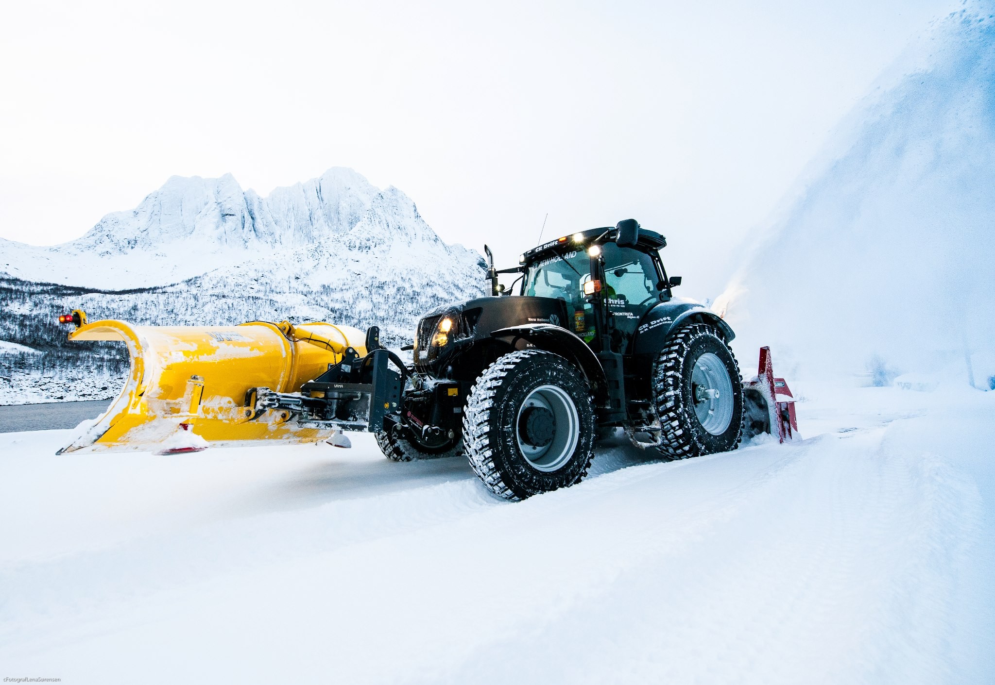 Snow Vehicle Winter Outdoors Tractors Snowy Mountain Heavy Equipment Snowplow 2048x1411
