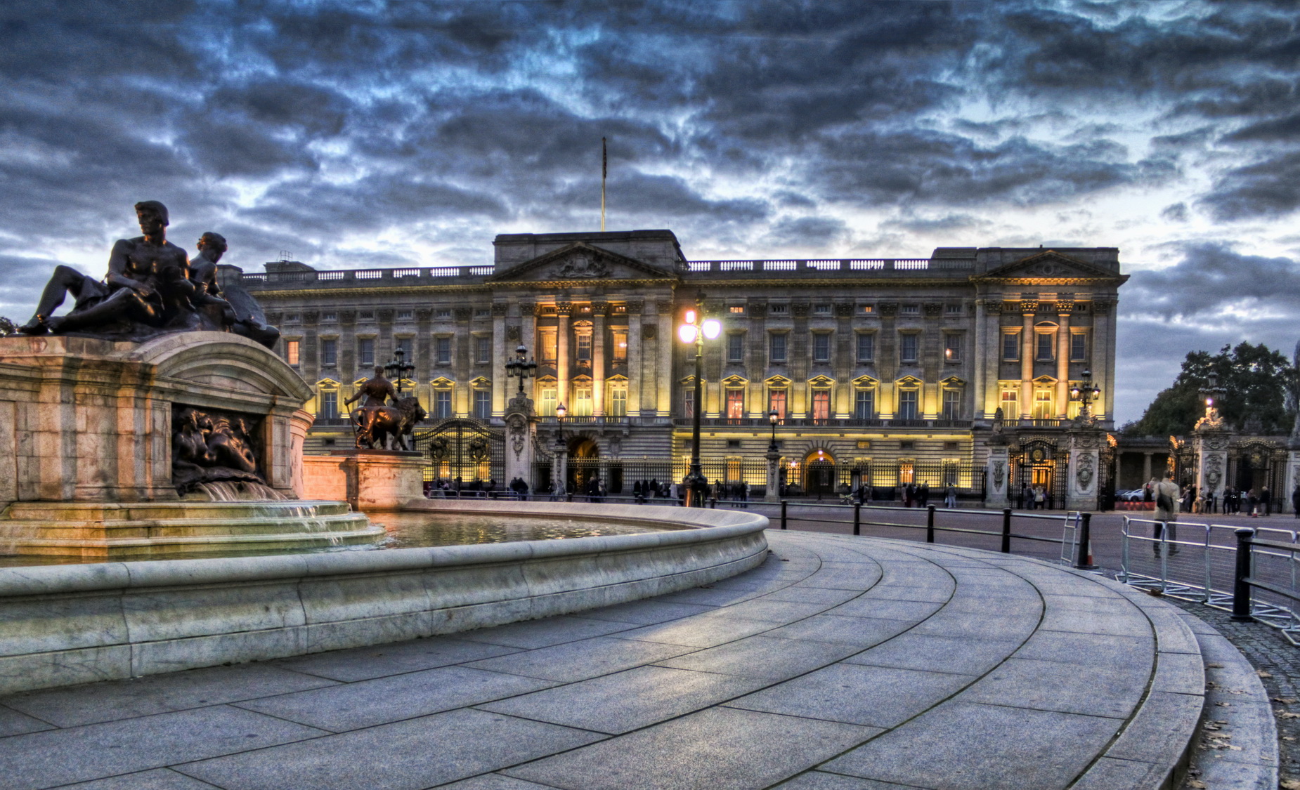 Buckingham Palace HDR 1850x1125