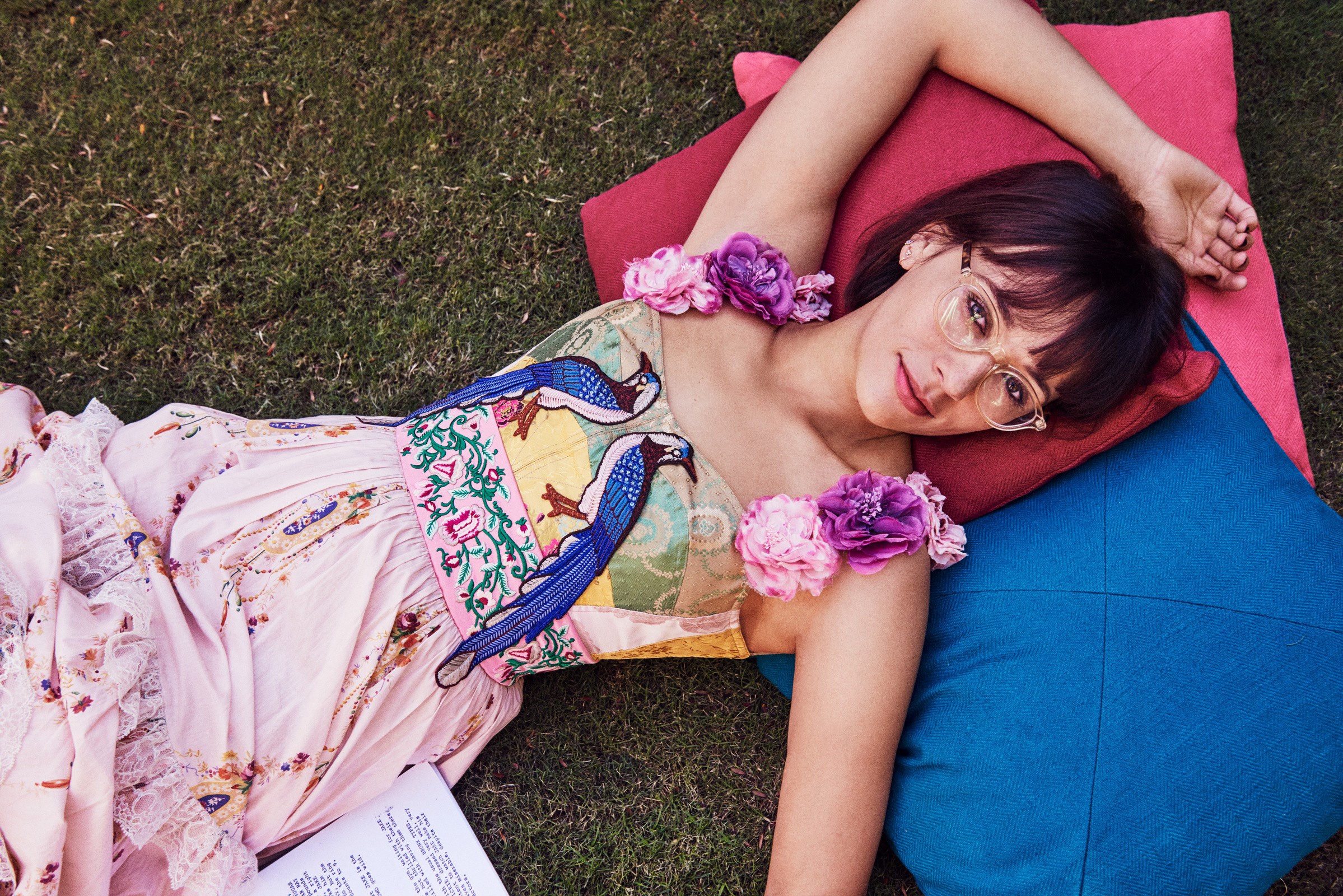 Rashida Jones Actress American Brunette Short Hair Glasses Lying Down Dress 2398x1600