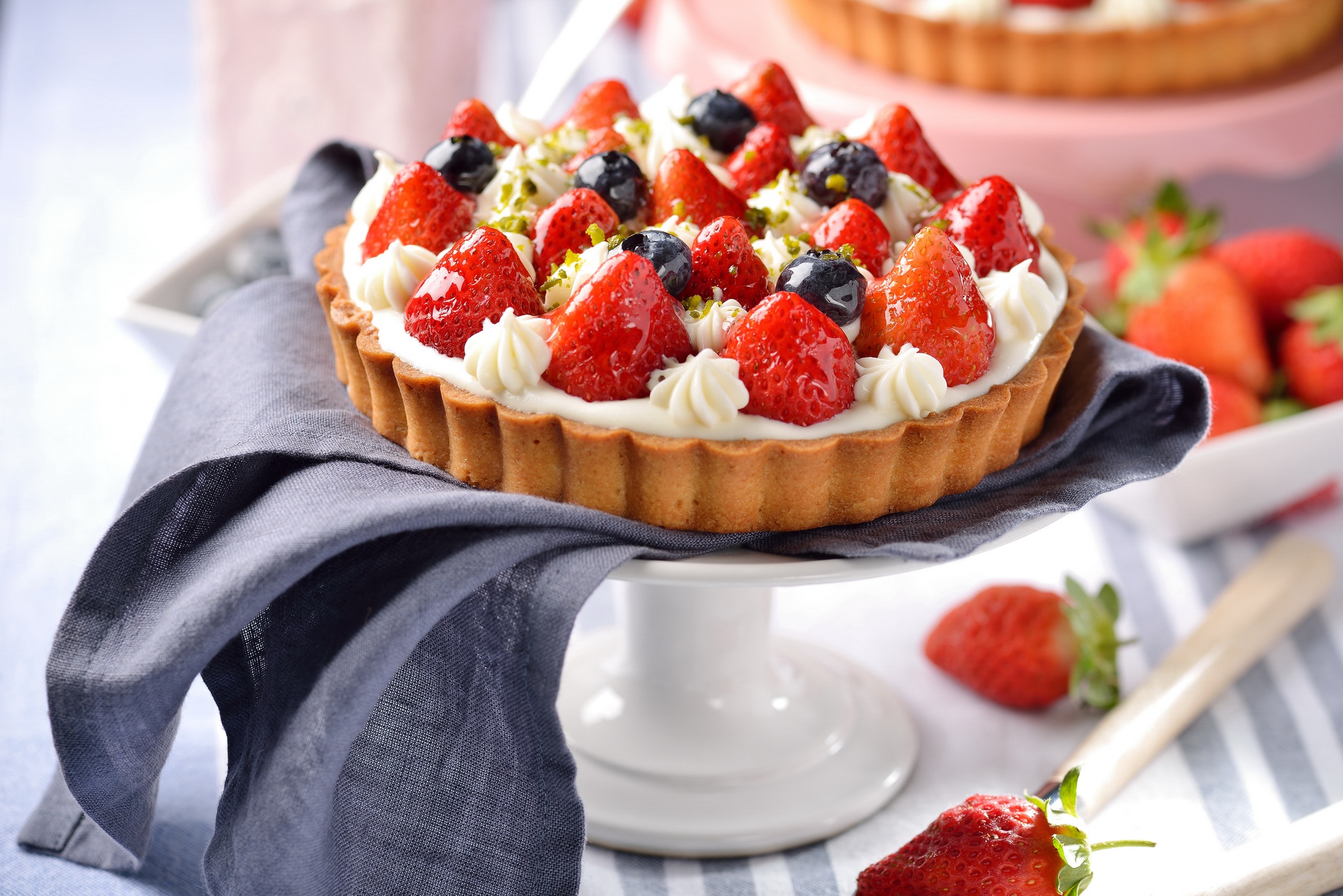 Food Strawberries Blueberries Pies Cream Dessert 2048x1367
