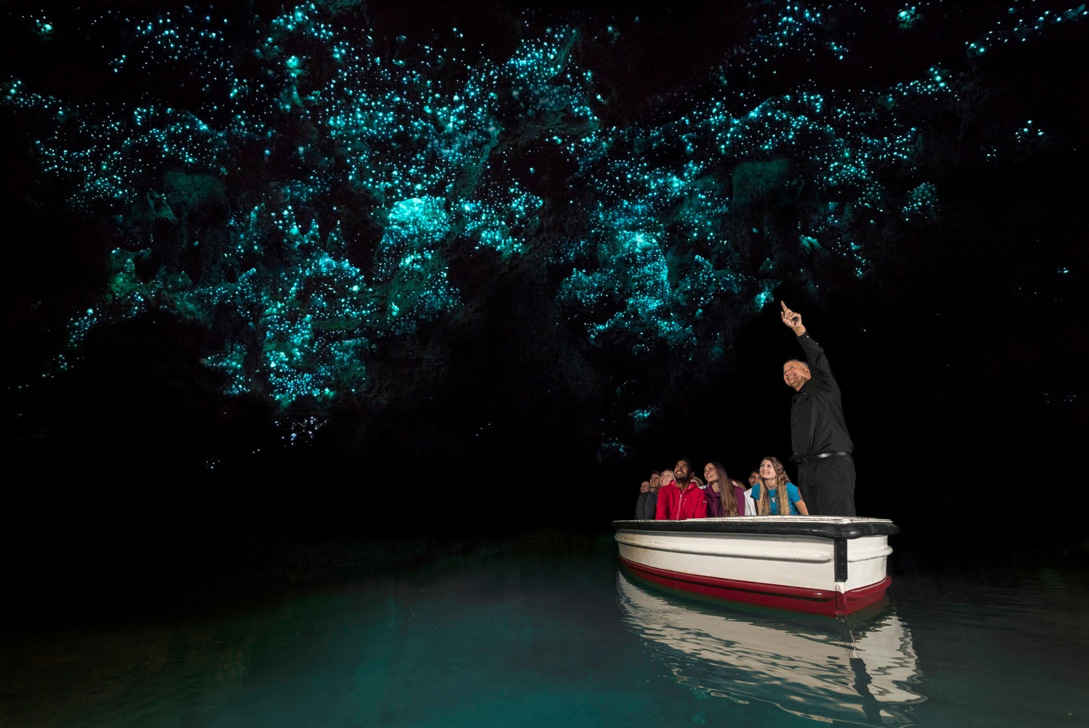 Nature Cave Boat Tourism New Zealand People Smiling Water Lake Worms Glowing Reflection Men Women 2200x1470