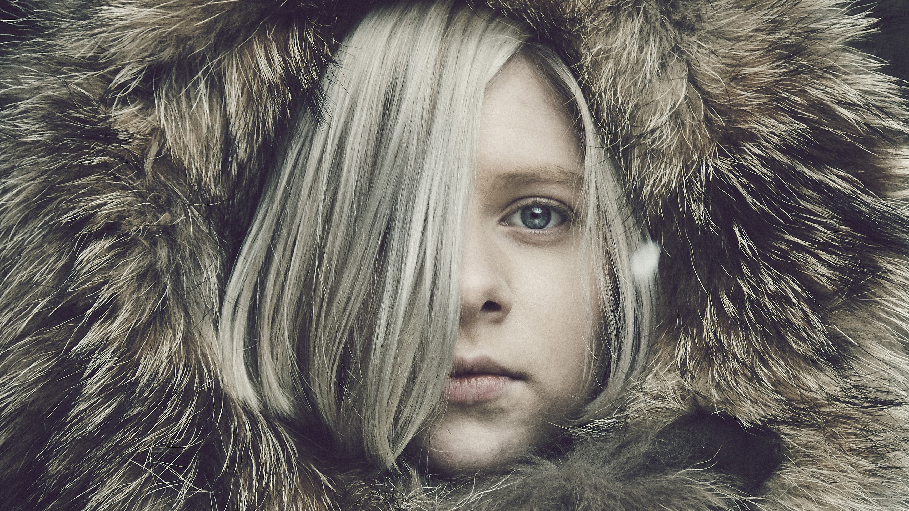 Women Aurora Aksnes Musician Singer White Hair Short Hair Looking At Viewer Blue Eyes Fur Coats Hair 3454x1943