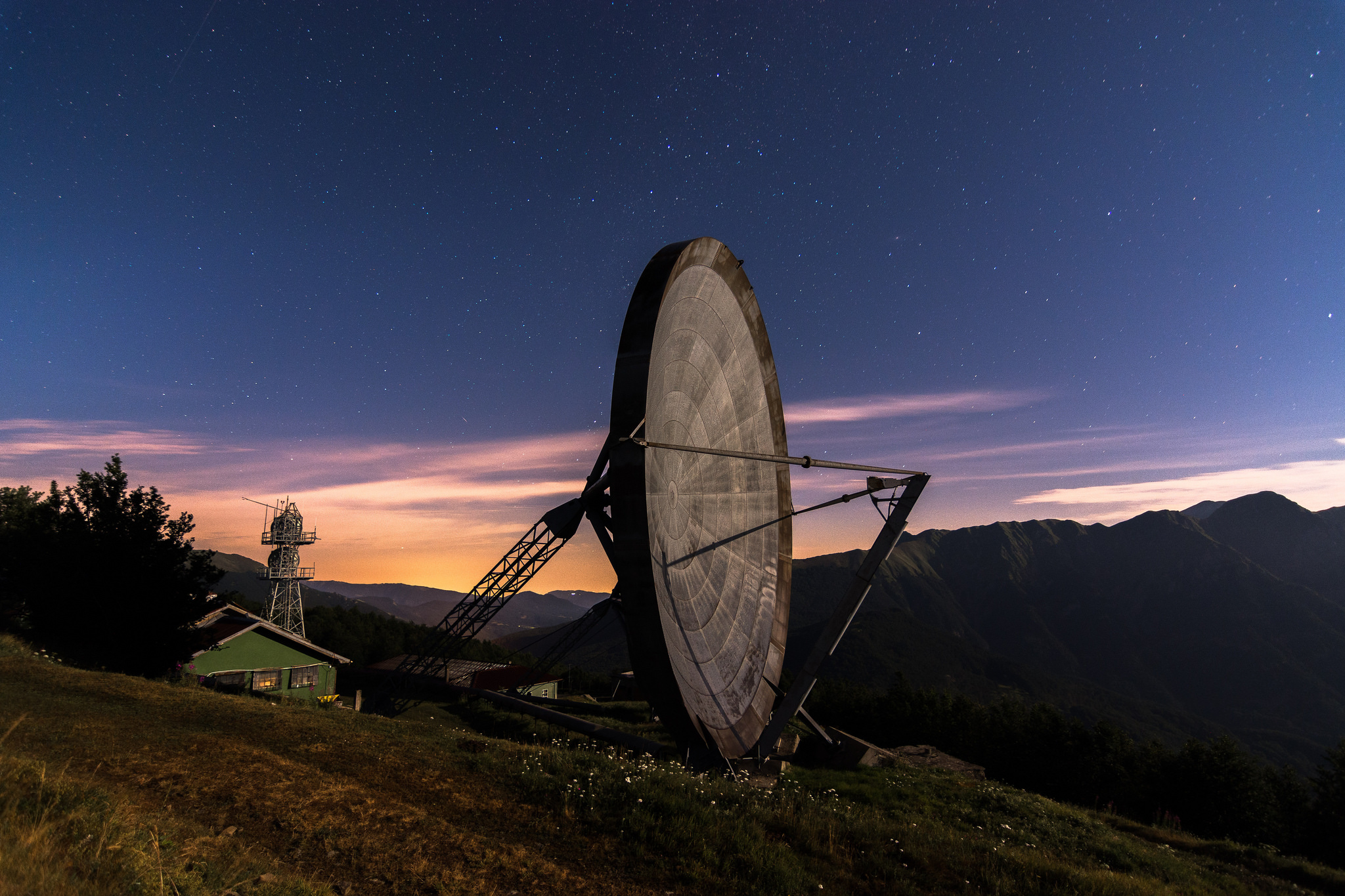 Radar House Stars Sunset 2048x1365