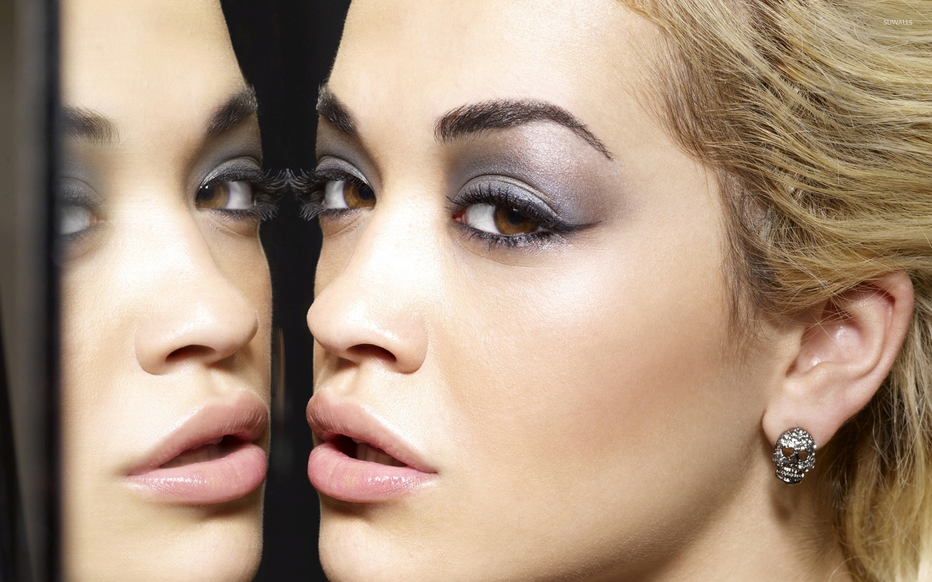 Rita Ora English Singer Face Brown Eyes Reflection 1920x1200