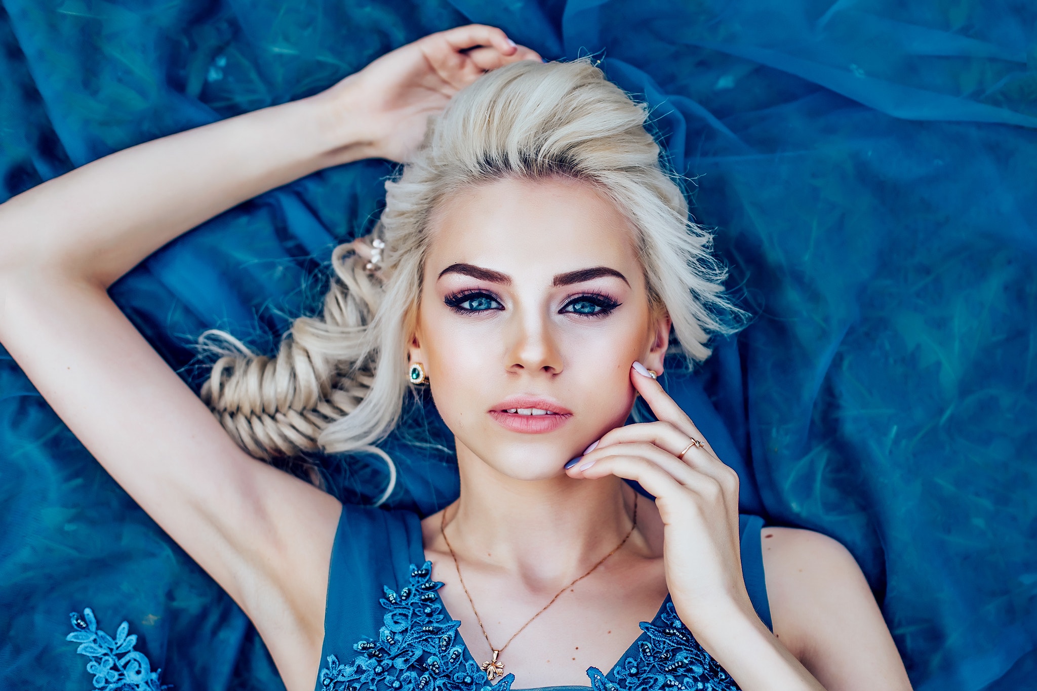 Anna Bell Women Model Face Looking At Viewer Long Hair Blue Eyes Blonde Princess Elsa Cosplay Blue D 2048x1365