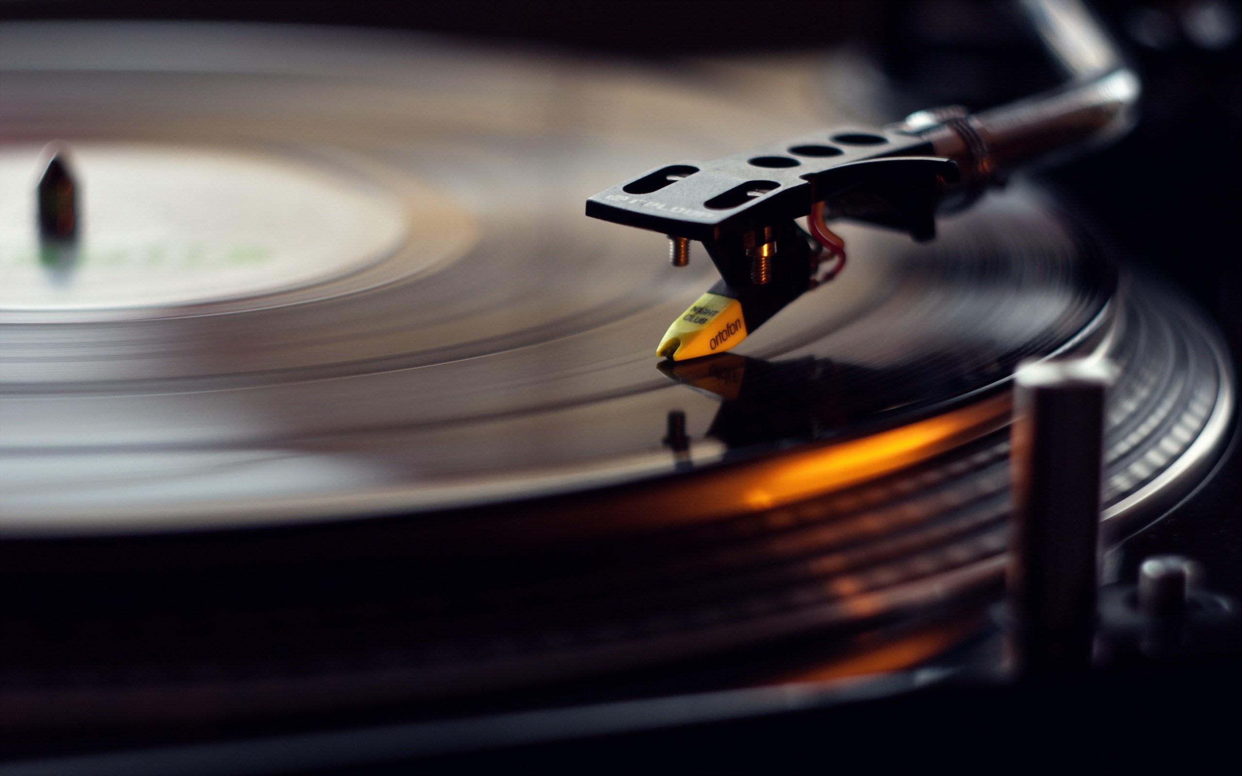 Music Macro Gramophone Vinyl 2560x1600