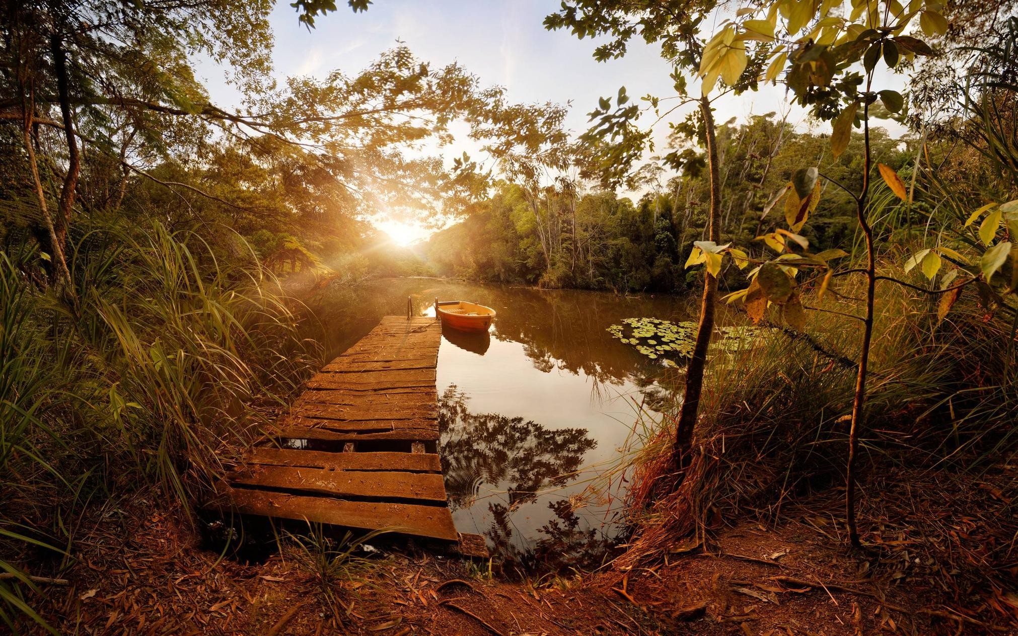 Queensland Australia Boat Lake Jetty Sun 2022x1264