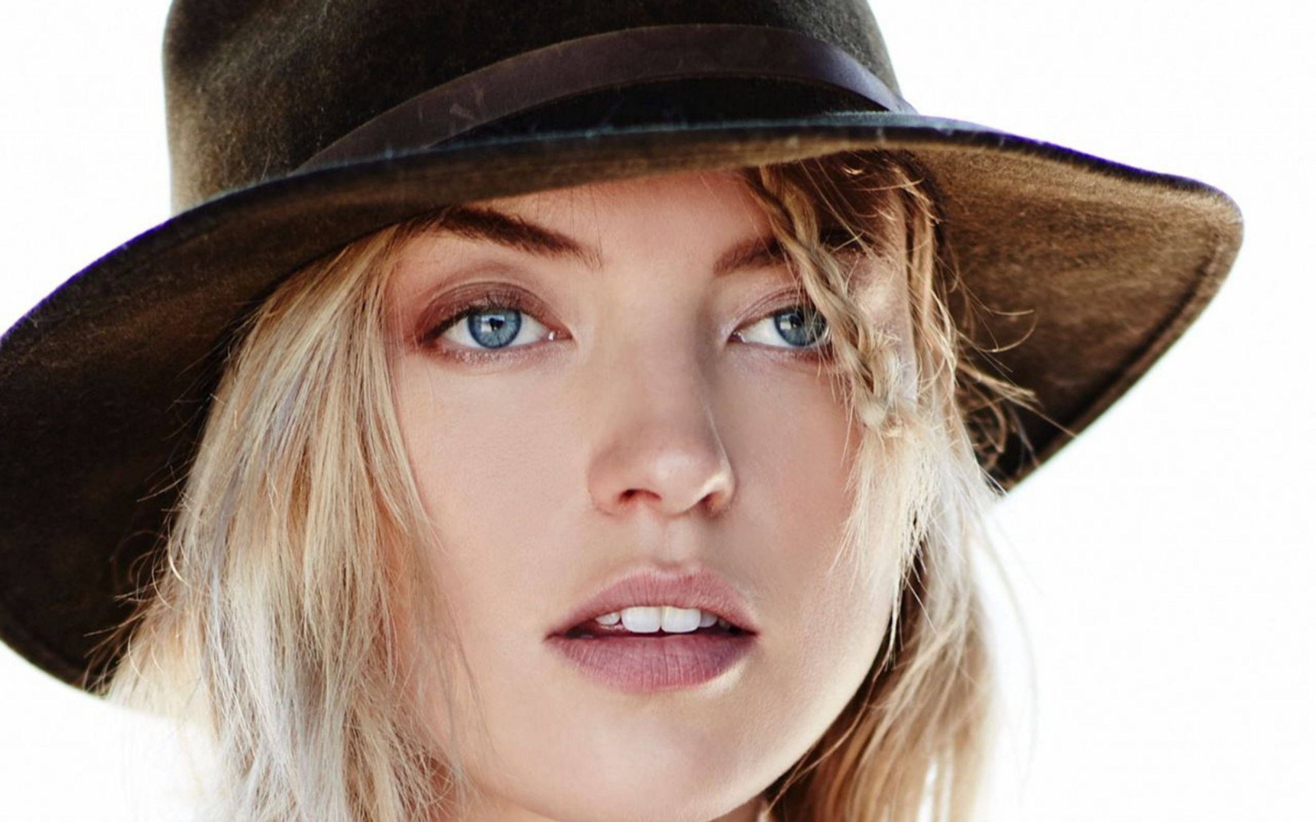 Martha Hunt Model American 2560x1600