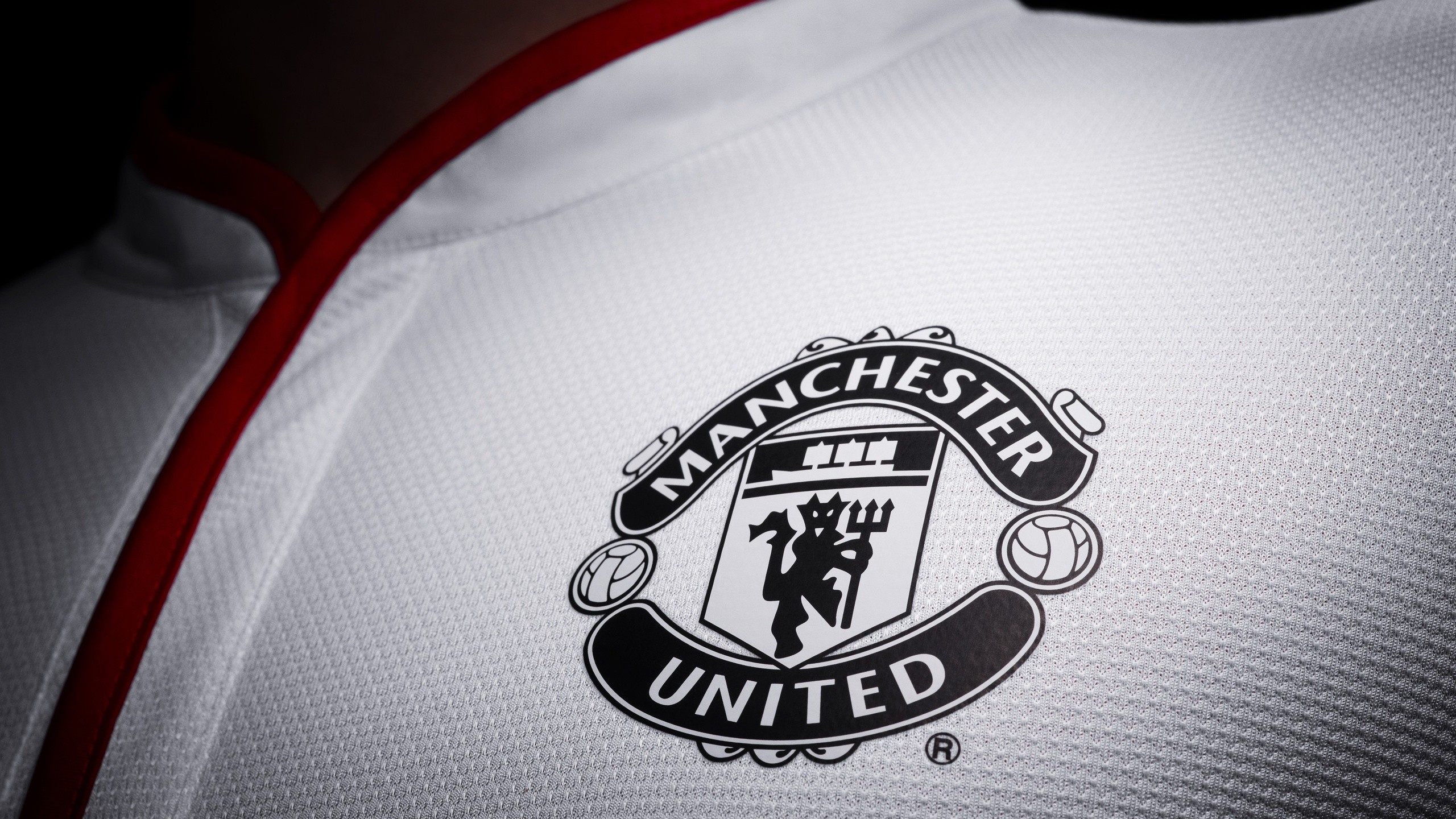 Sports Manchester United Logo 2560x1440