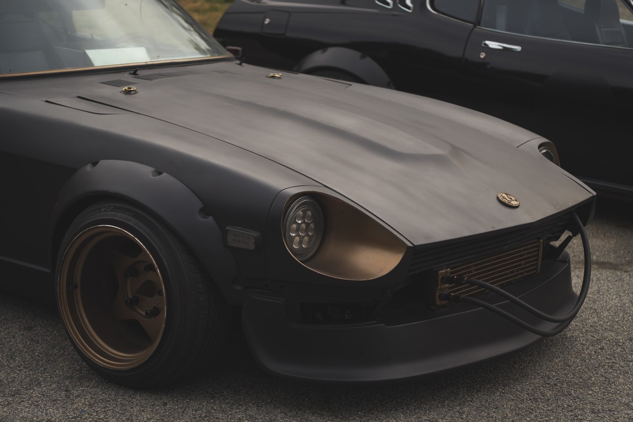 Datsun 240Z Tuning Stance JDM Car Old School Wheels Matte Black Colored Wheels Bolt On Fender Flares 1280x853