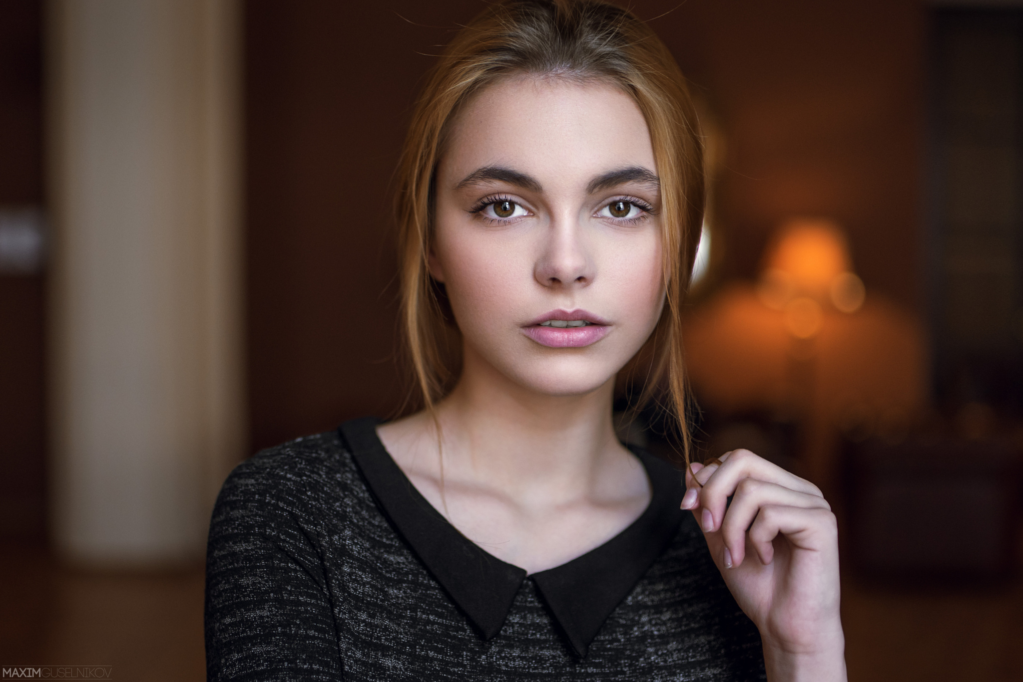 Women Model Looking At Viewer Maxim Guselnikov Hazel Eyes Holding Hair Touching Hair Oktyabrina Maxi 2048x1367
