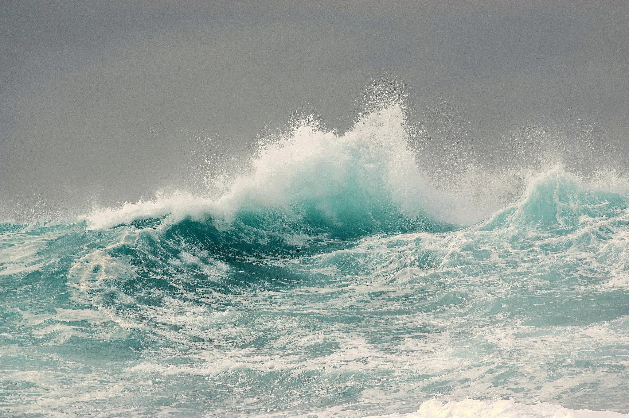 Water Waves Overcast Storm Splashes Turquoise Water Splash 2048x1362