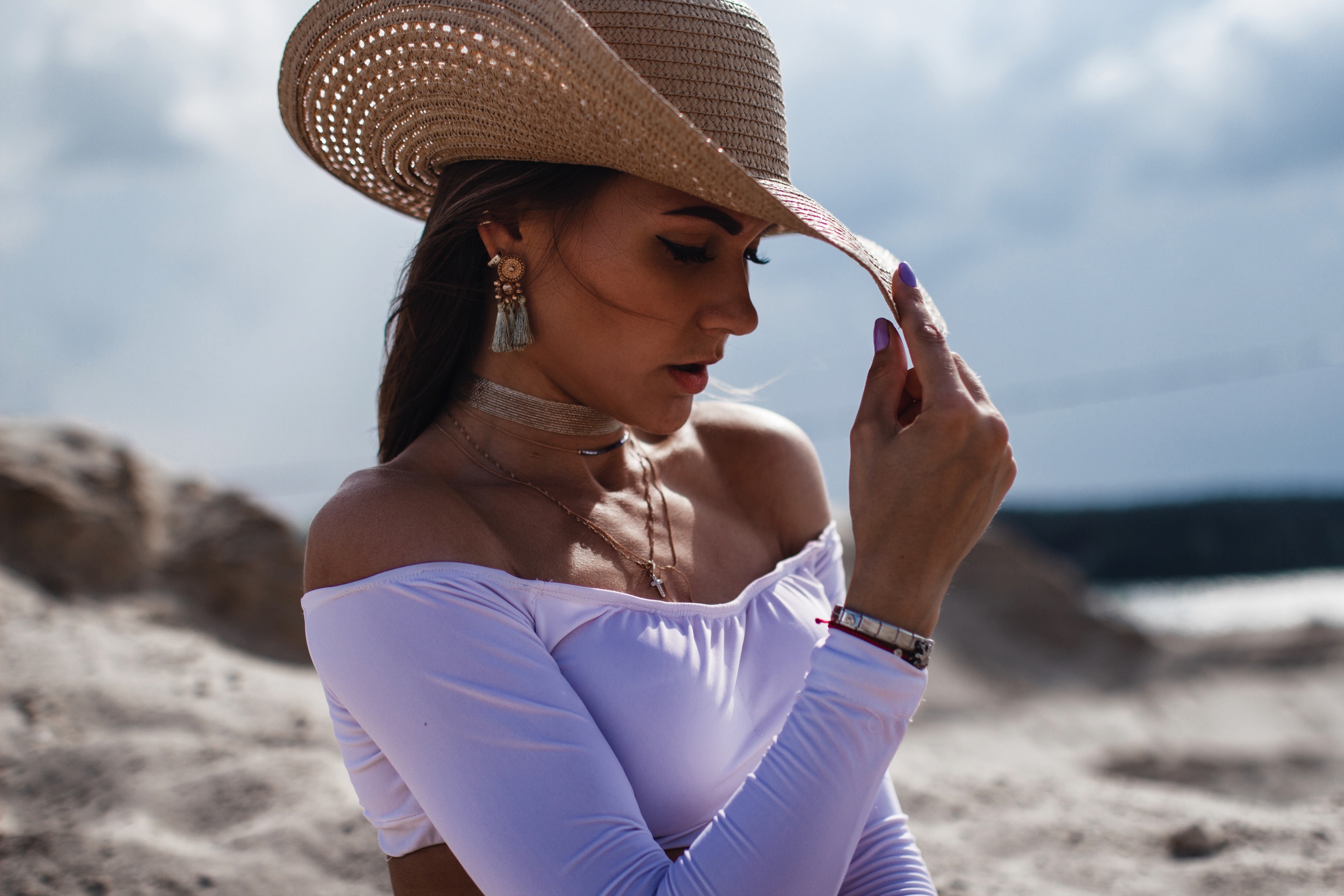 Women Hat Tanned Portrait Bare Shoulders Women Outdoors Necklace Purple Nails Eyeliner 2560x1707