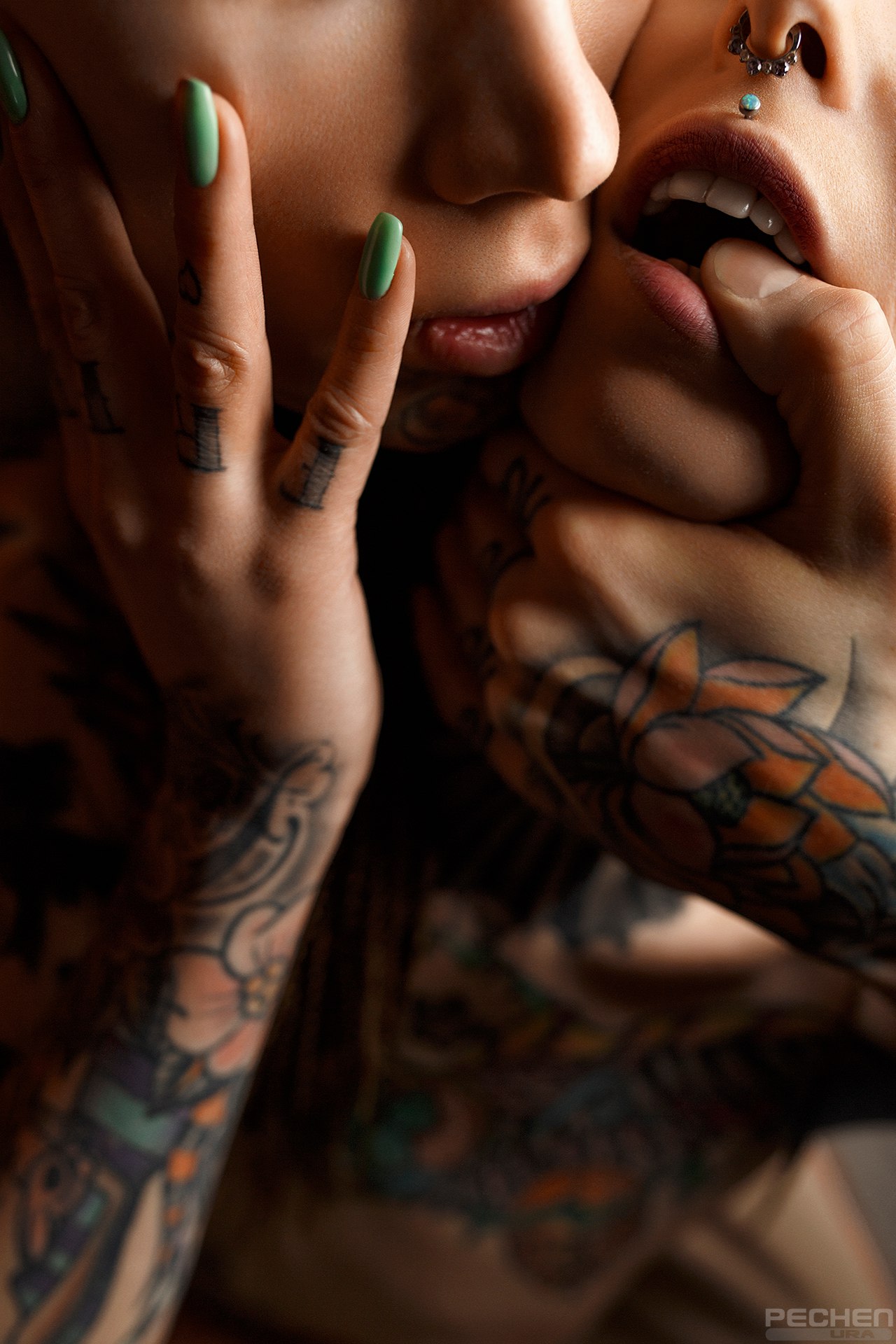 Ura Pechen Women Face Tattoo Painted Nails 1280x1920