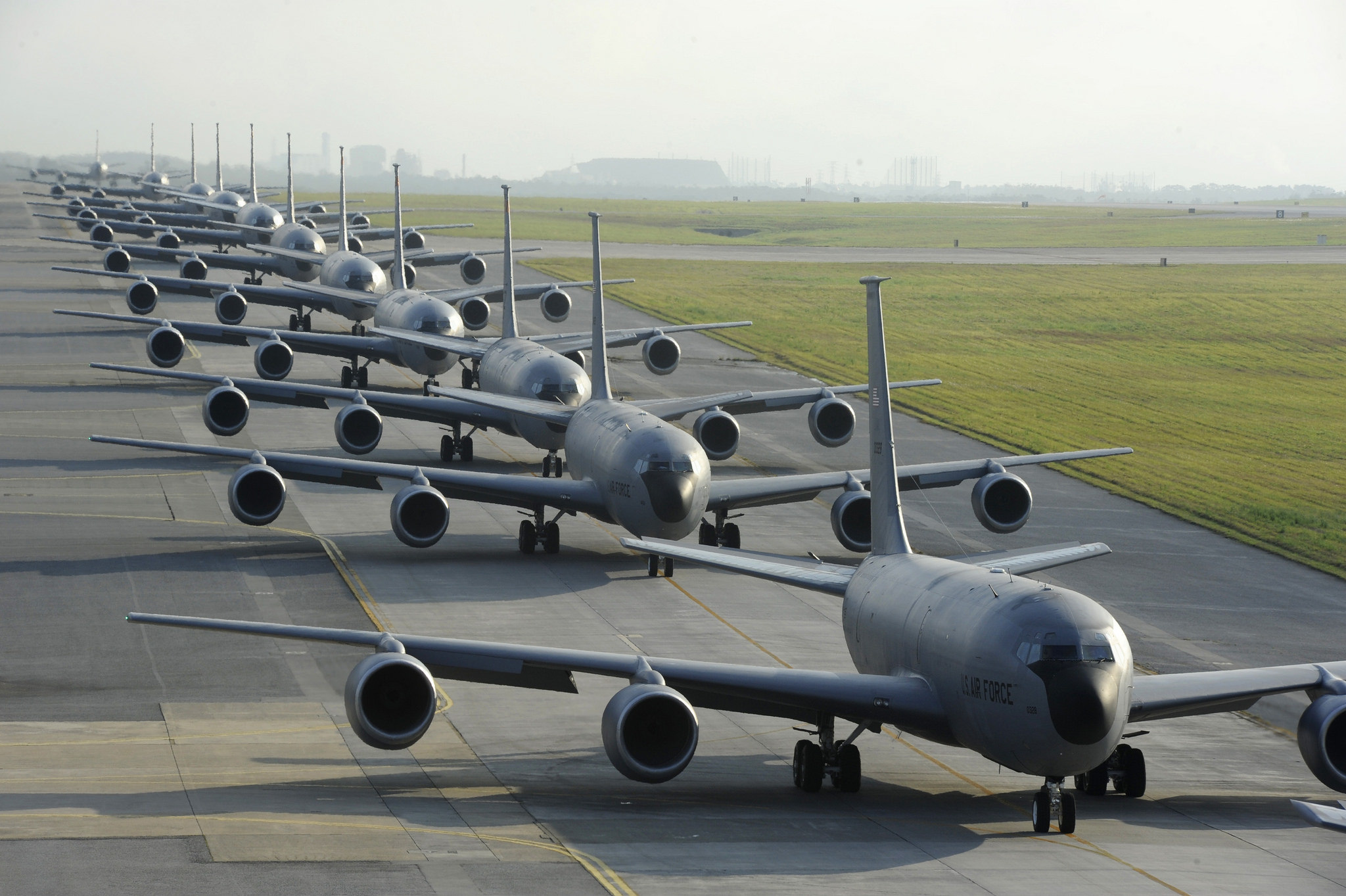 Military Boeing KC 135 Stratotanker 2048x1363