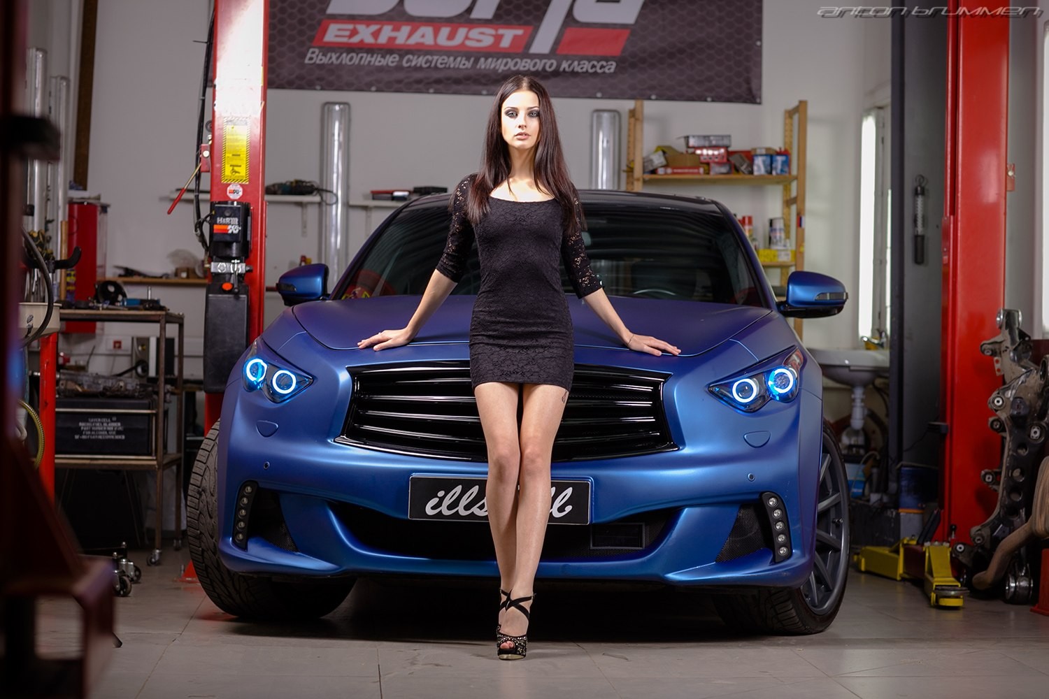 Alla Berger Women Model Garages Car Infiniti Black Dress Women With Cars Standing 1500x1000