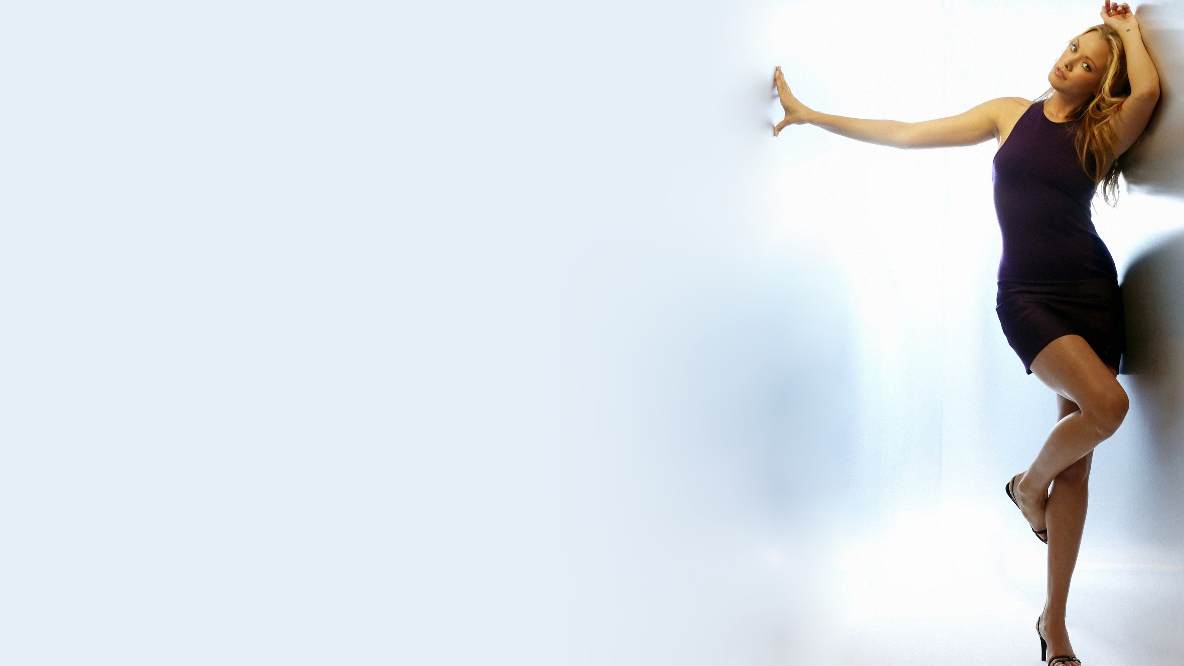 Kristanna Loken Blonde Dress High Heels Gray Background 3840x2160
