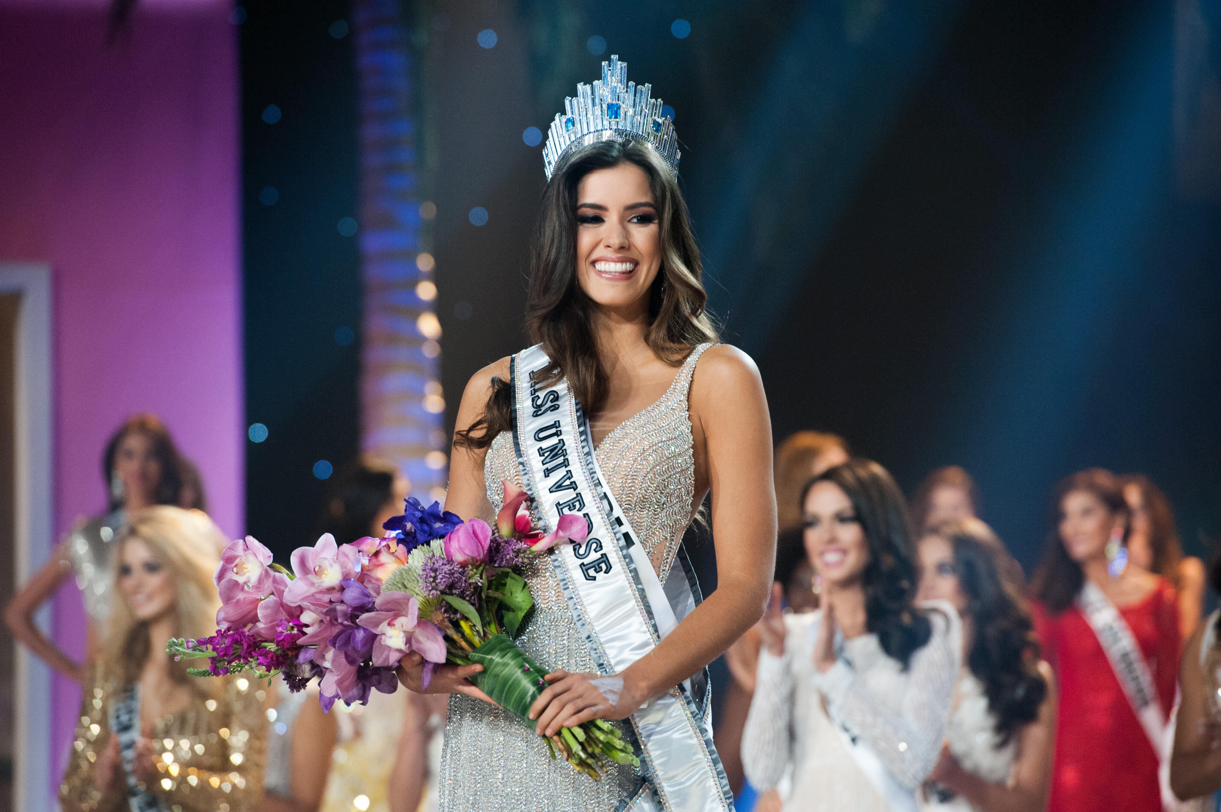 Paulina Vega Girl Model Columbian Miss Columbia Crown Miss Universe Flower Bouquet 4256x2832